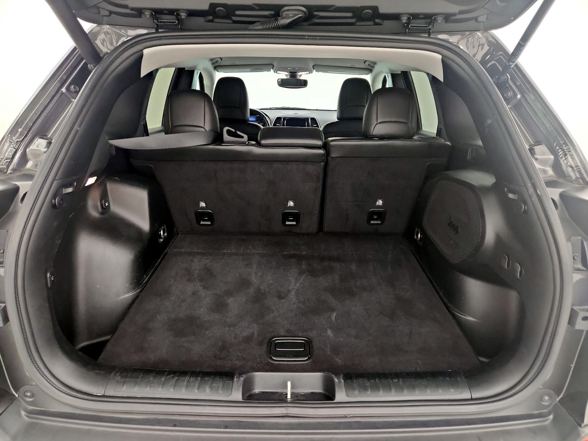 Thumbnail: 2020 Jeep Cherokee - 20