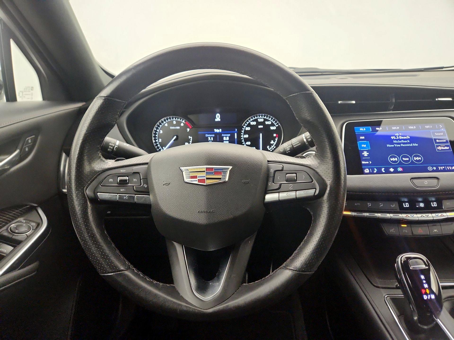 Thumbnail: 2022 Cadillac XT4 - 10