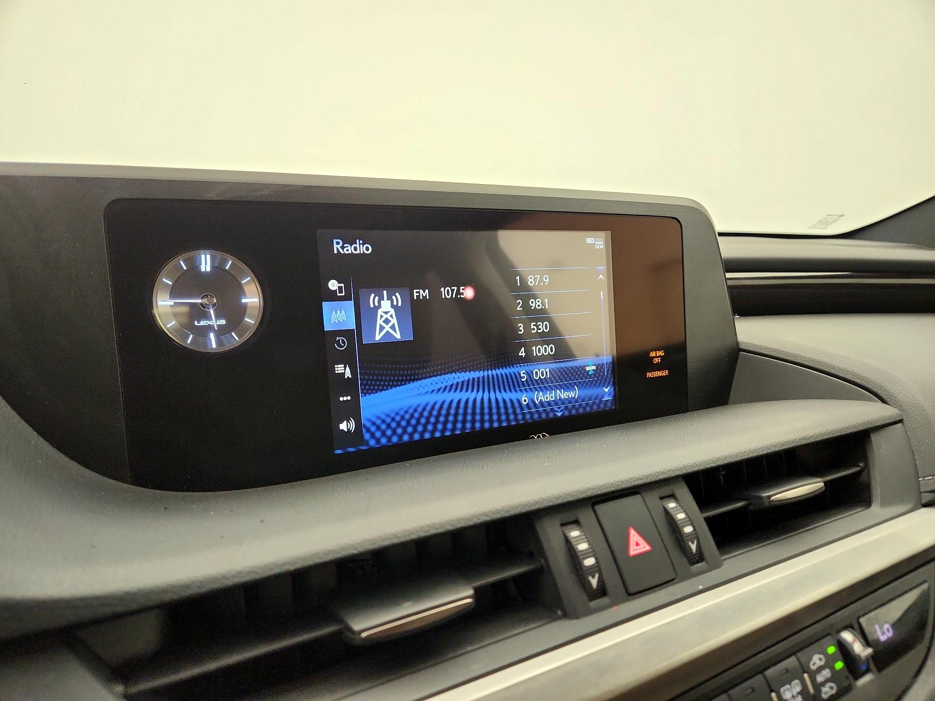 Thumbnail: 2020 Lexus ES - 14