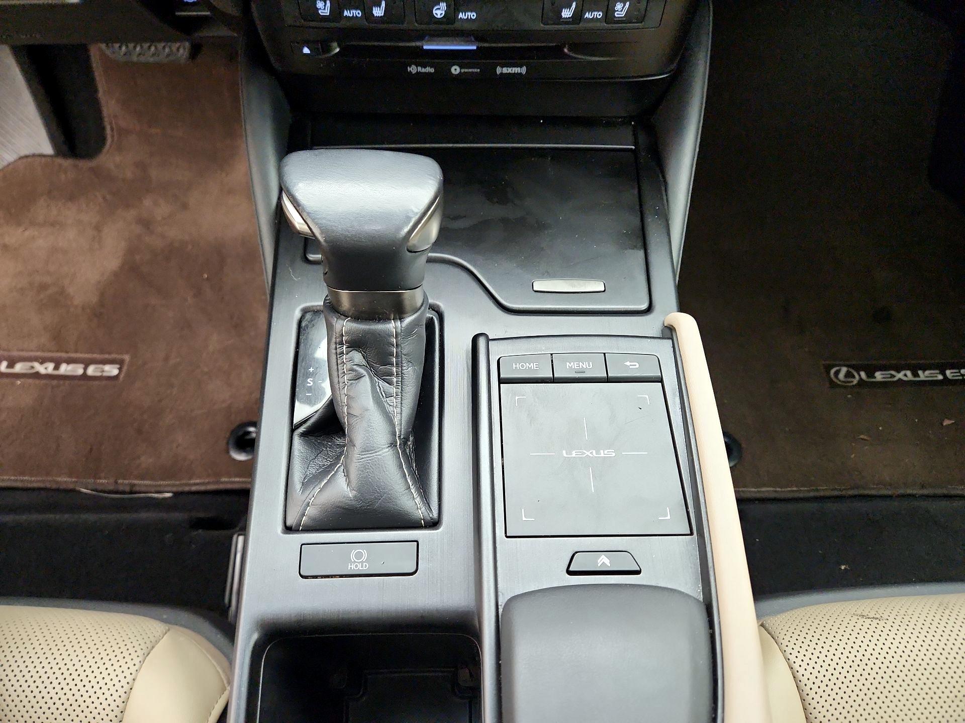 Thumbnail: 2020 Lexus ES - 16