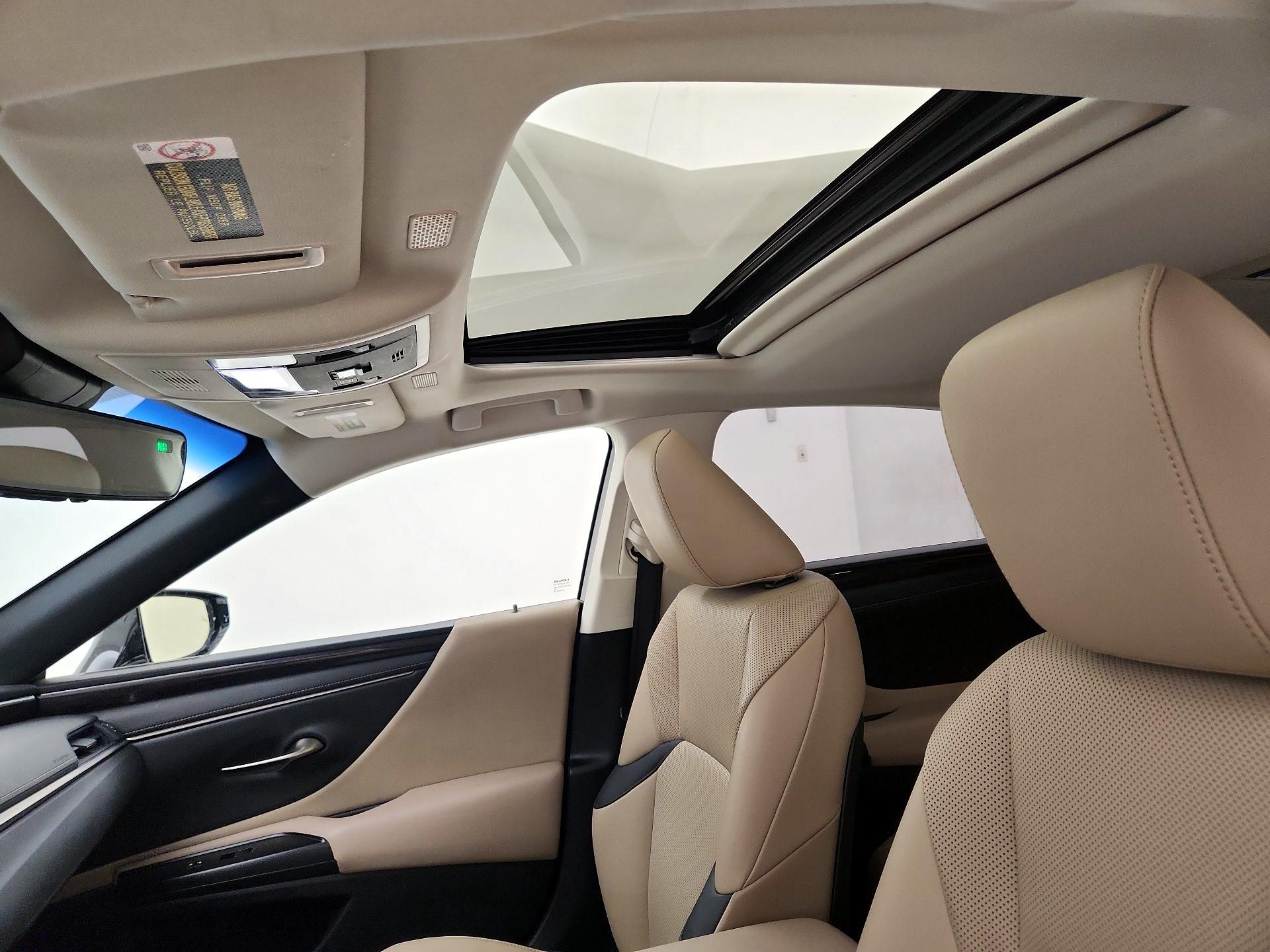 Thumbnail: 2020 Lexus ES - 17