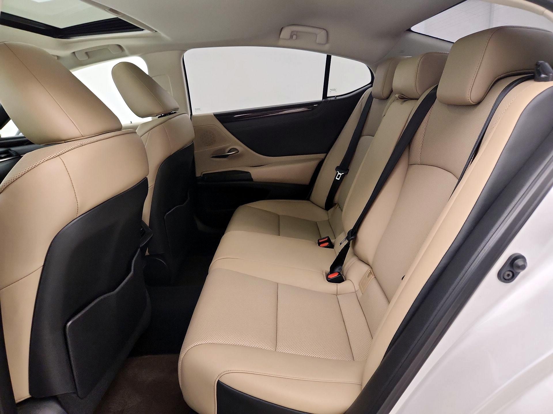 Thumbnail: 2020 Lexus ES - 18