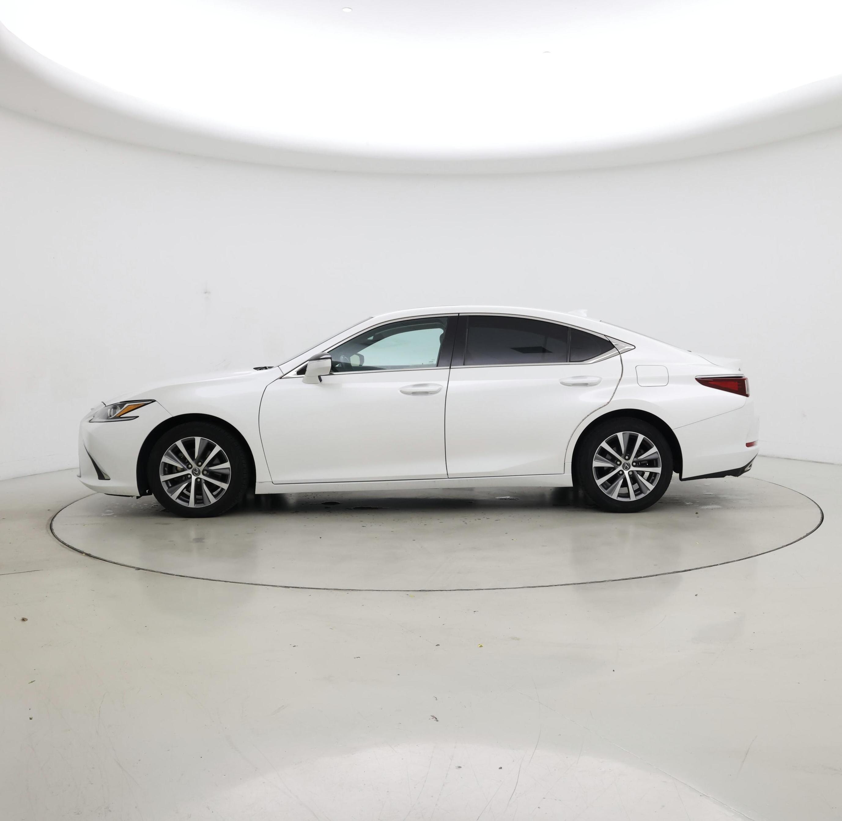 Thumbnail: 2020 Lexus ES - 3