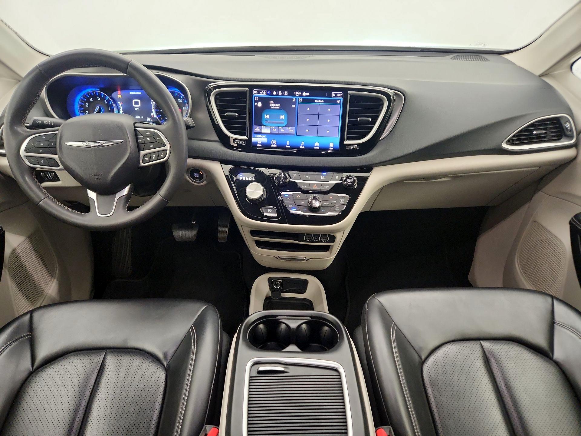 Thumbnail: 2023 Chrysler Pacifica - 9