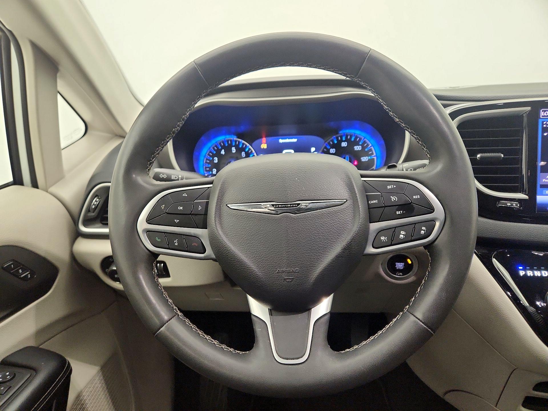 Thumbnail: 2023 Chrysler Pacifica - 10