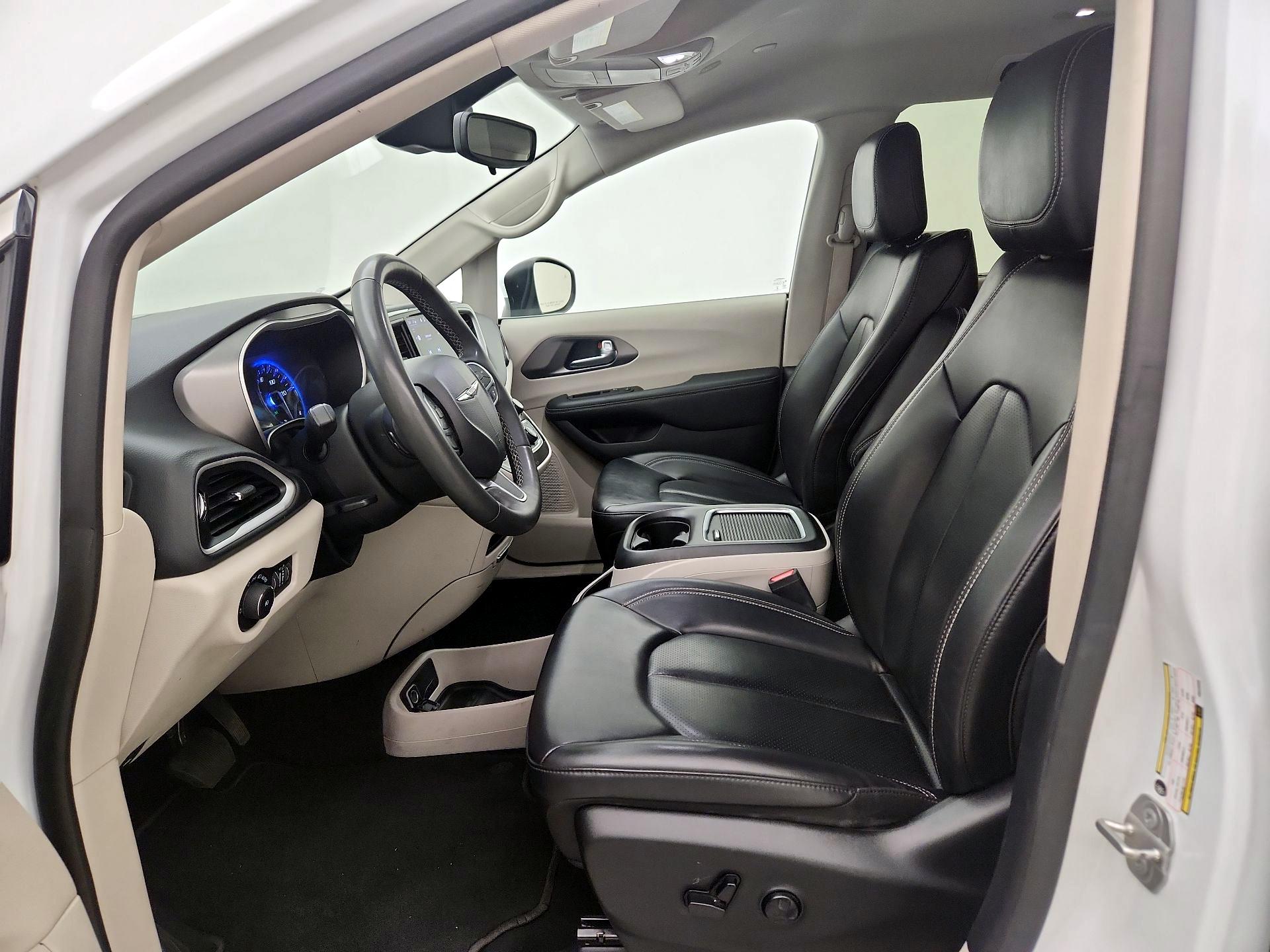 Thumbnail: 2023 Chrysler Pacifica - 11