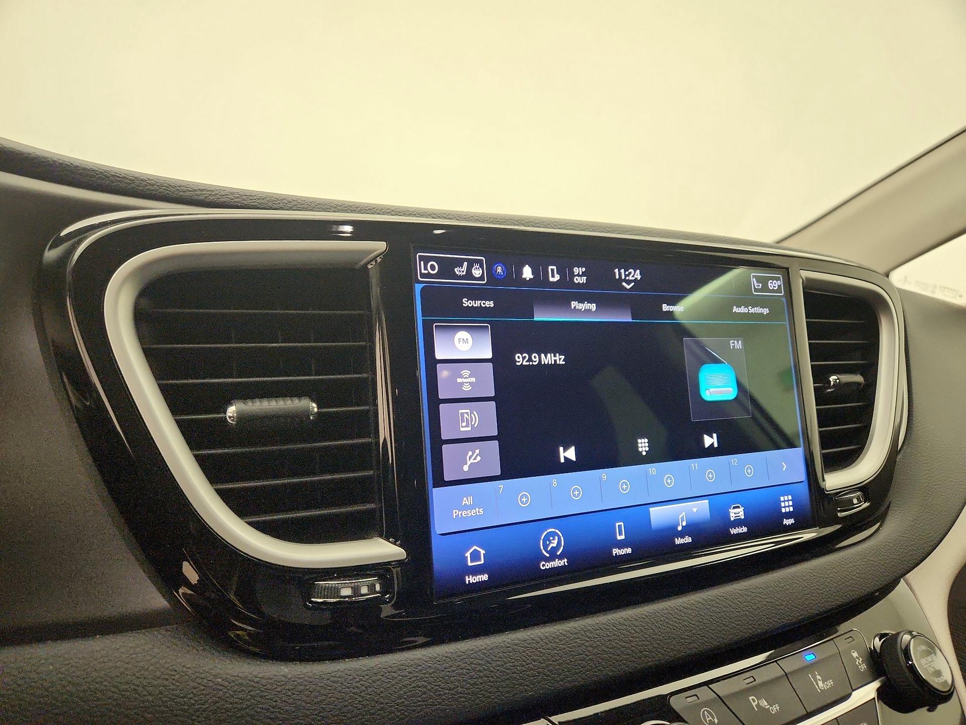 Thumbnail: 2023 Chrysler Pacifica - 15