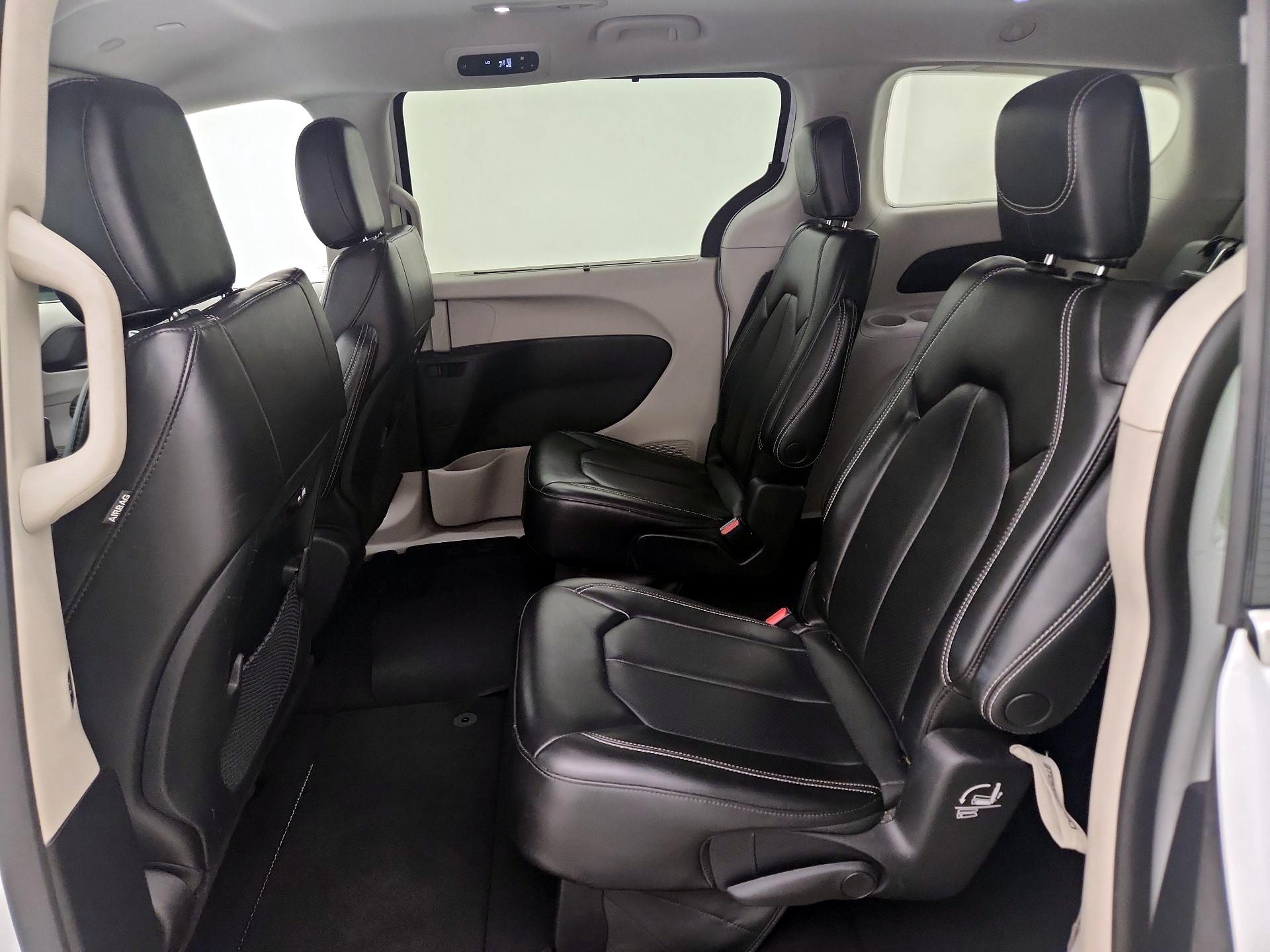 Thumbnail: 2023 Chrysler Pacifica - 19