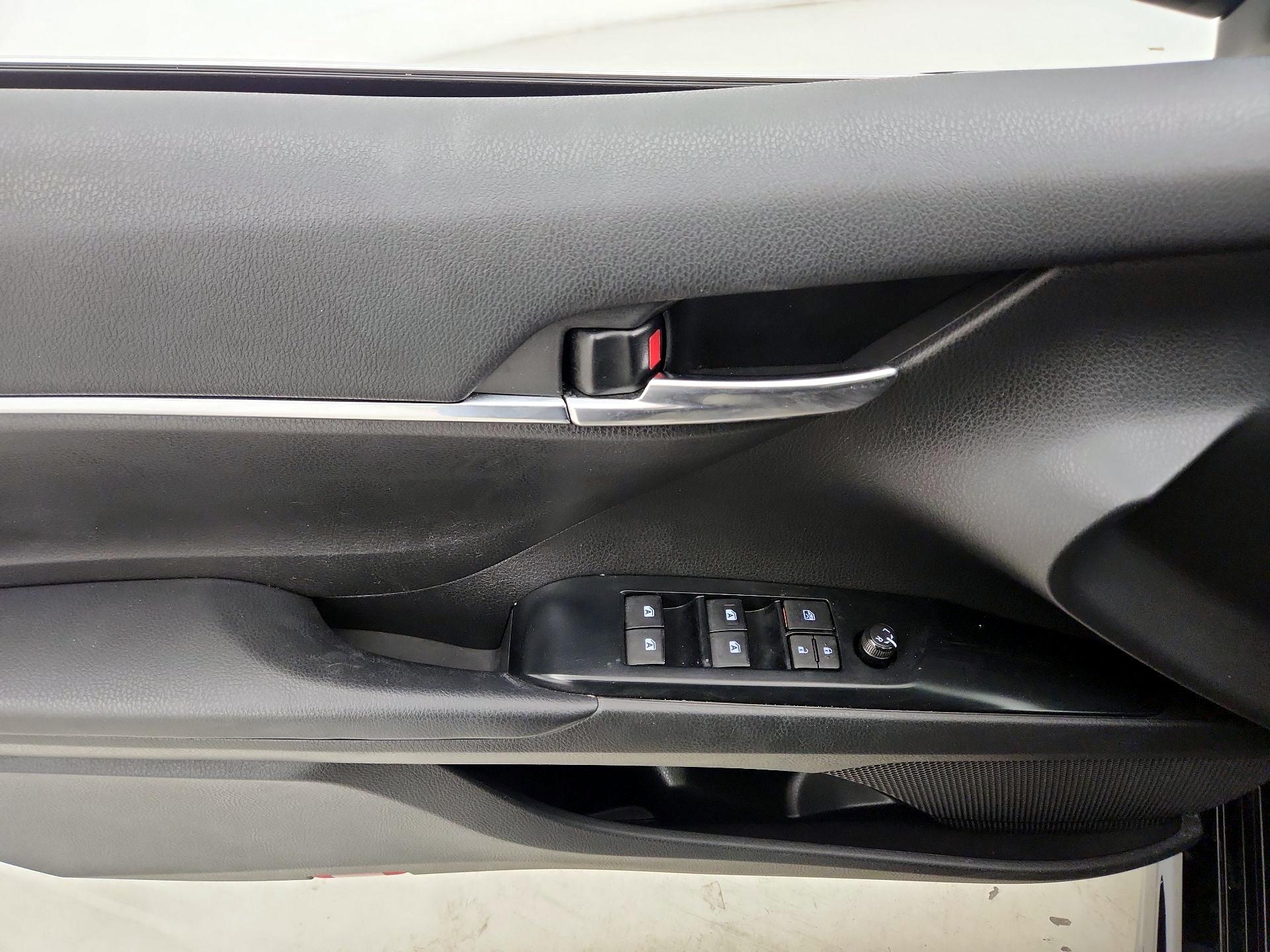 Thumbnail: 2020 Toyota Camry - 12