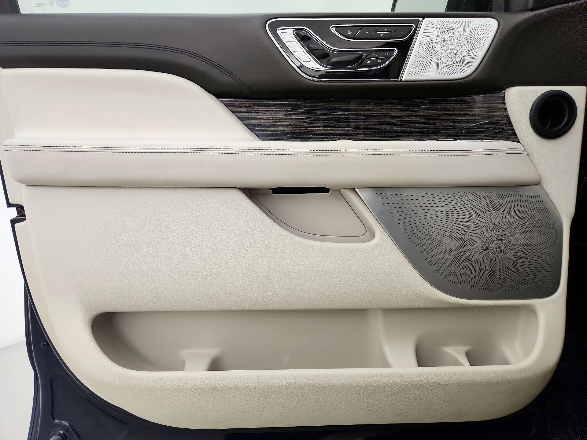 Thumbnail: 2019 Lincoln Navigator - 12