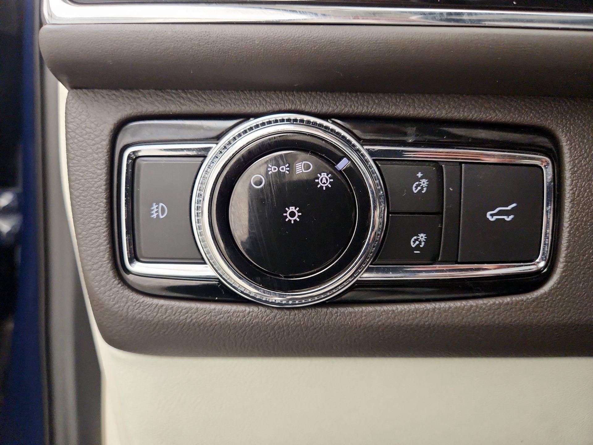 Thumbnail: 2019 Lincoln Navigator - 13