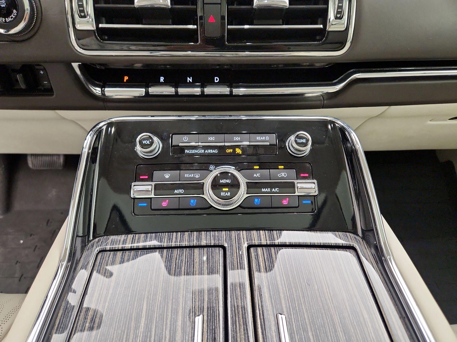 Thumbnail: 2019 Lincoln Navigator - 18
