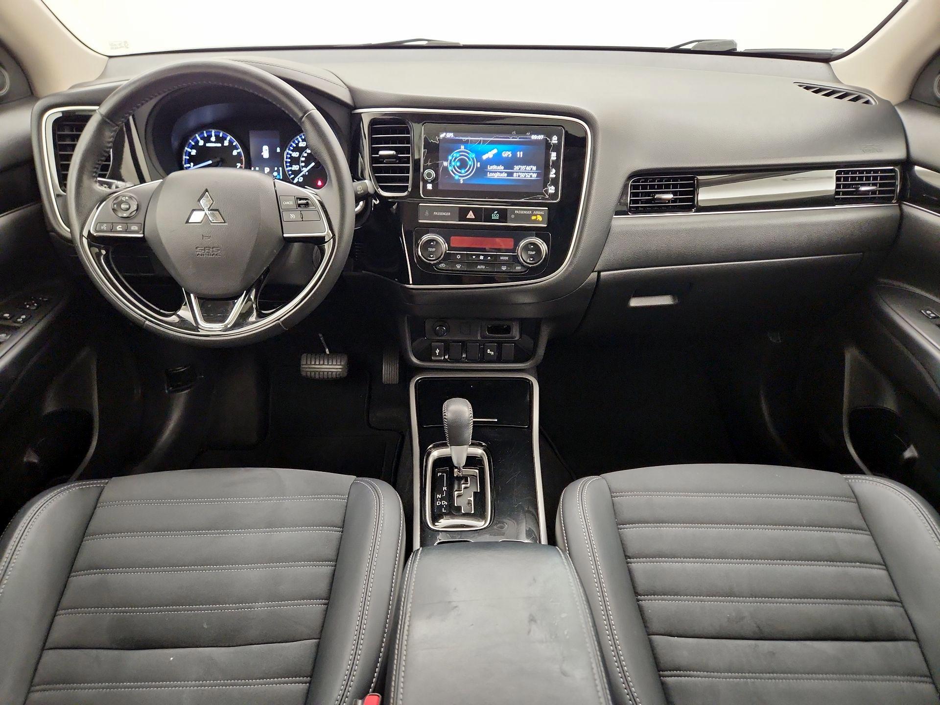 Thumbnail: 2019 Mitsubishi Outlander - 9