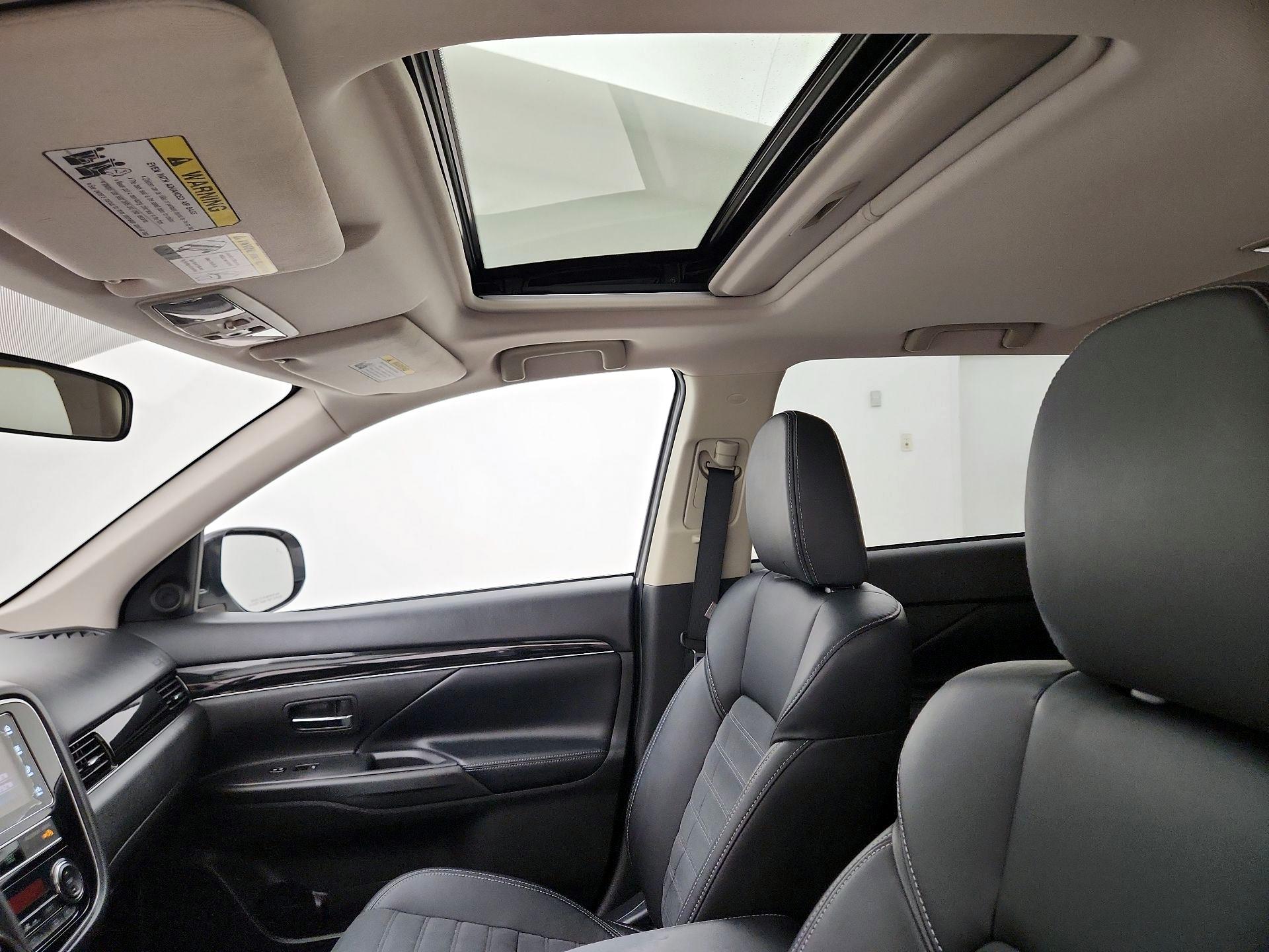 Thumbnail: 2019 Mitsubishi Outlander - 11