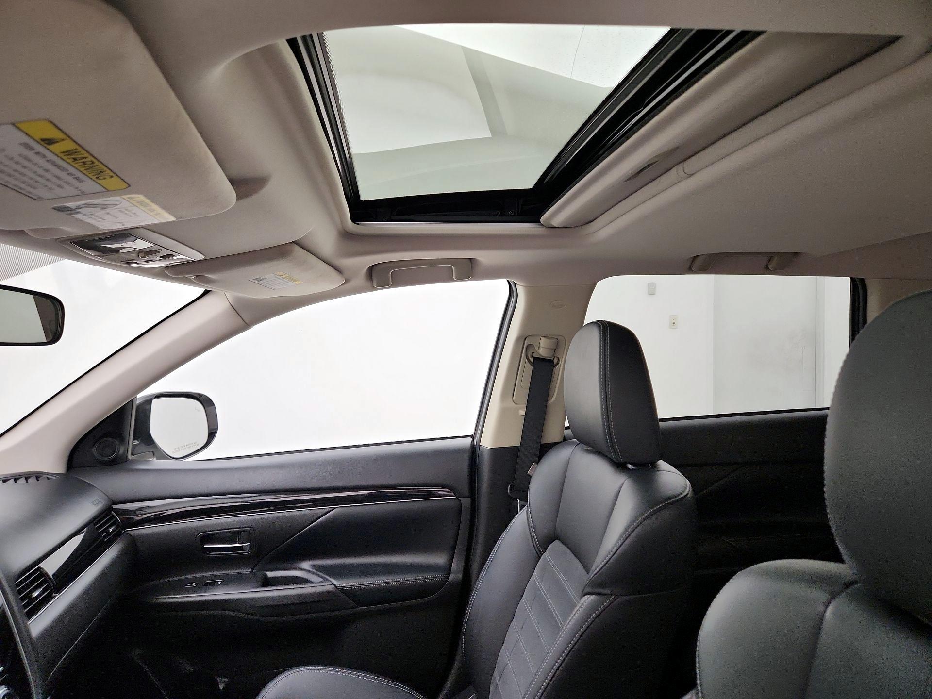 Thumbnail: 2019 Mitsubishi Outlander - 18