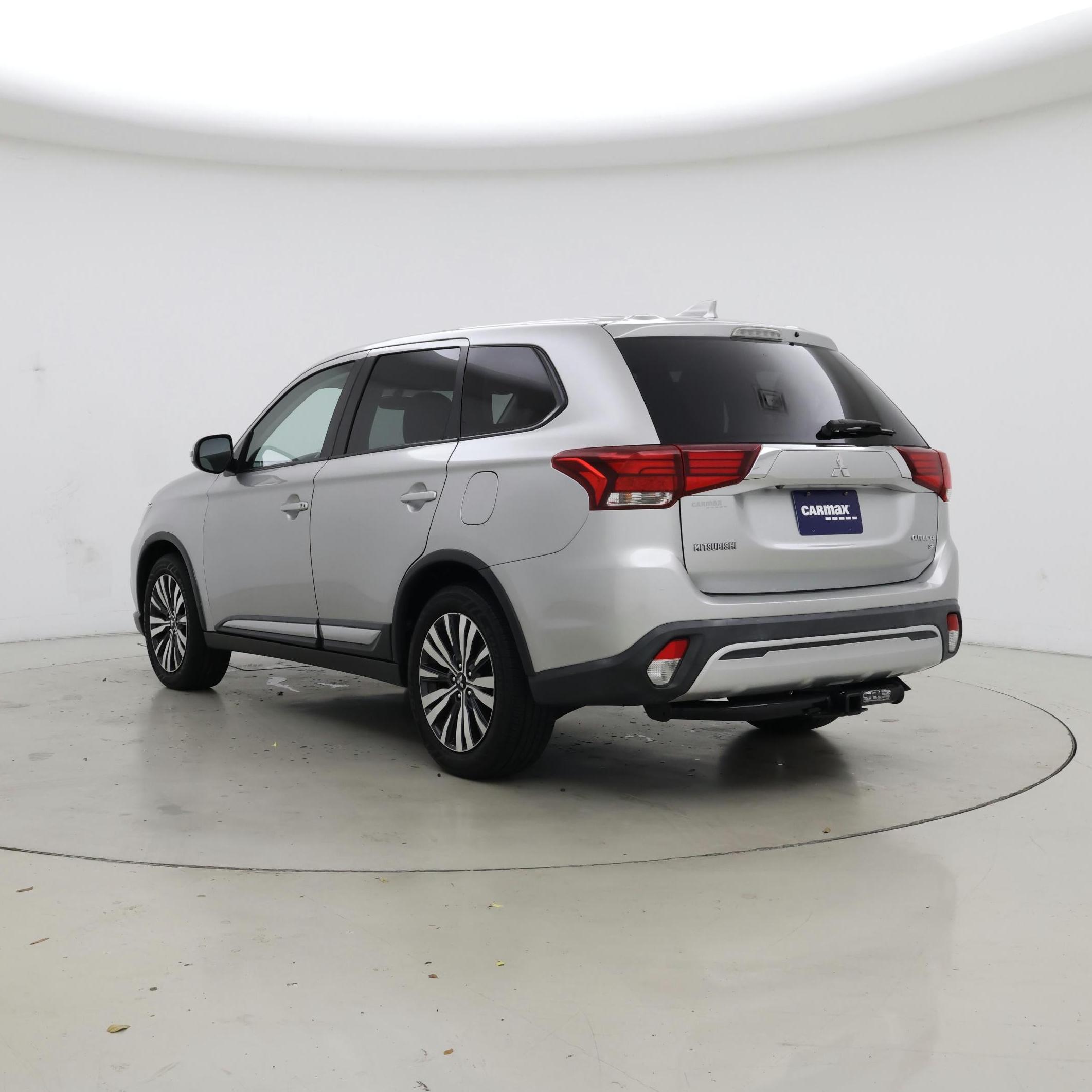 Thumbnail: 2019 Mitsubishi Outlander - 2