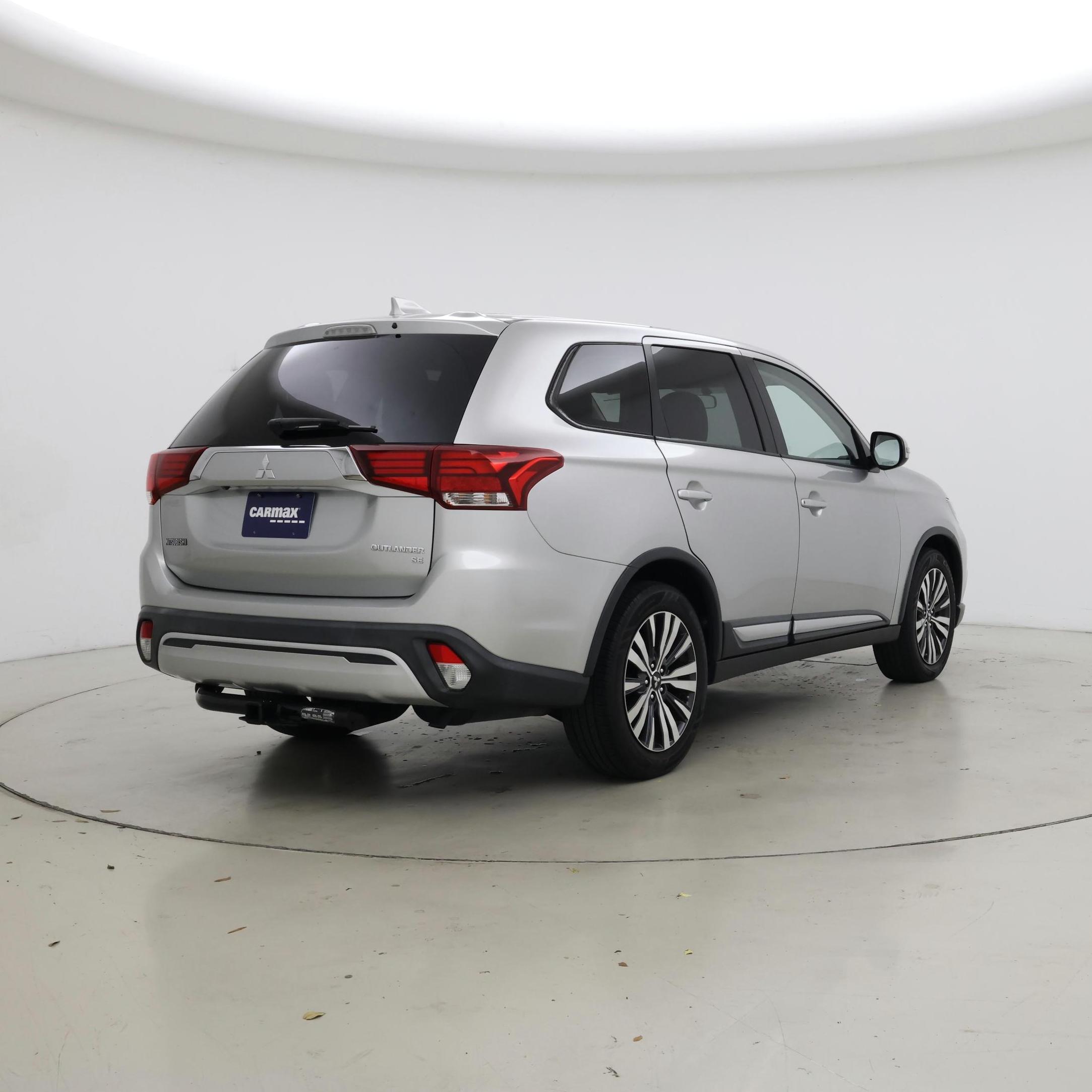 Thumbnail: 2019 Mitsubishi Outlander - 8