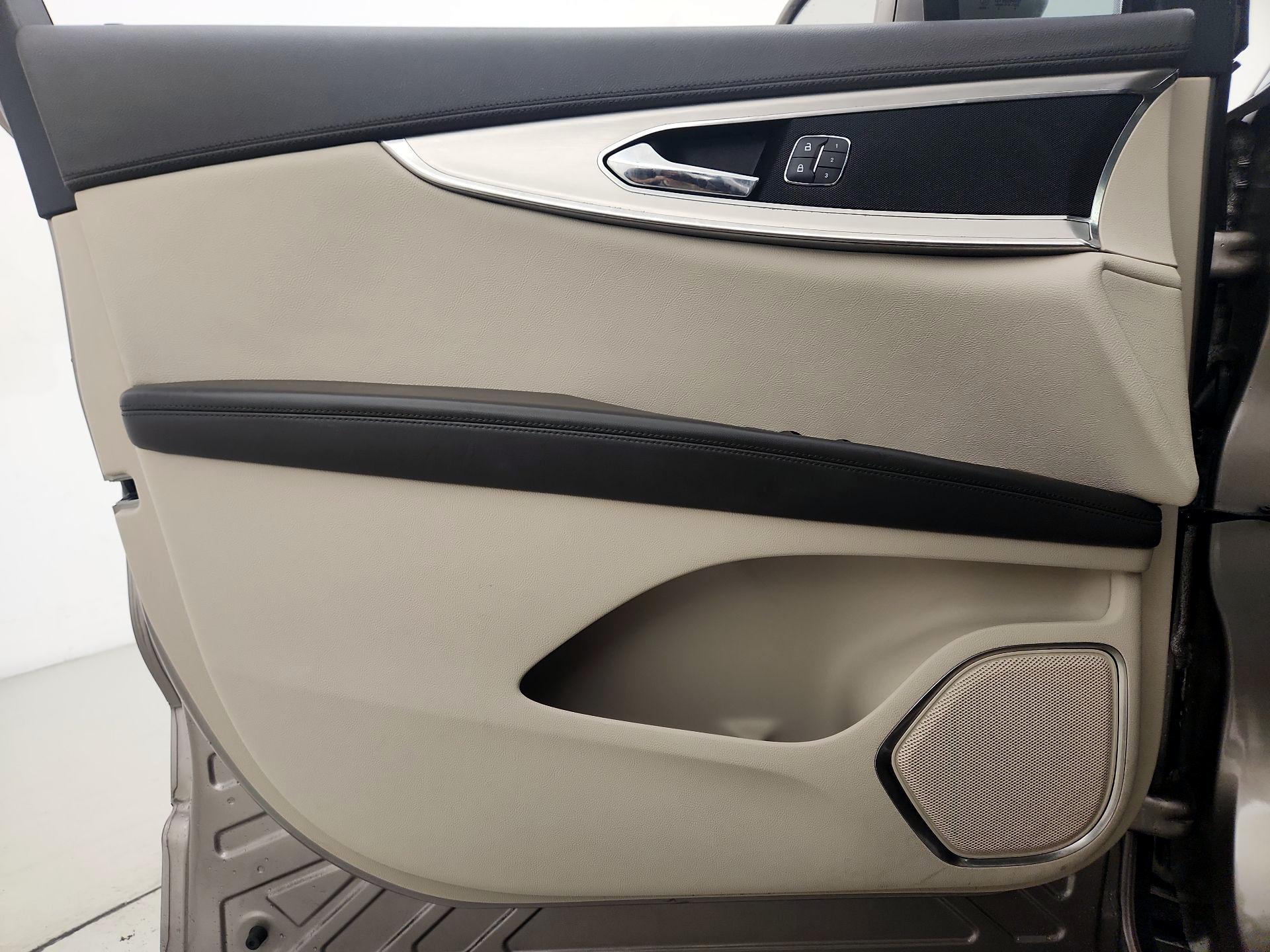 Thumbnail: 2020 Lincoln Nautilus - 12