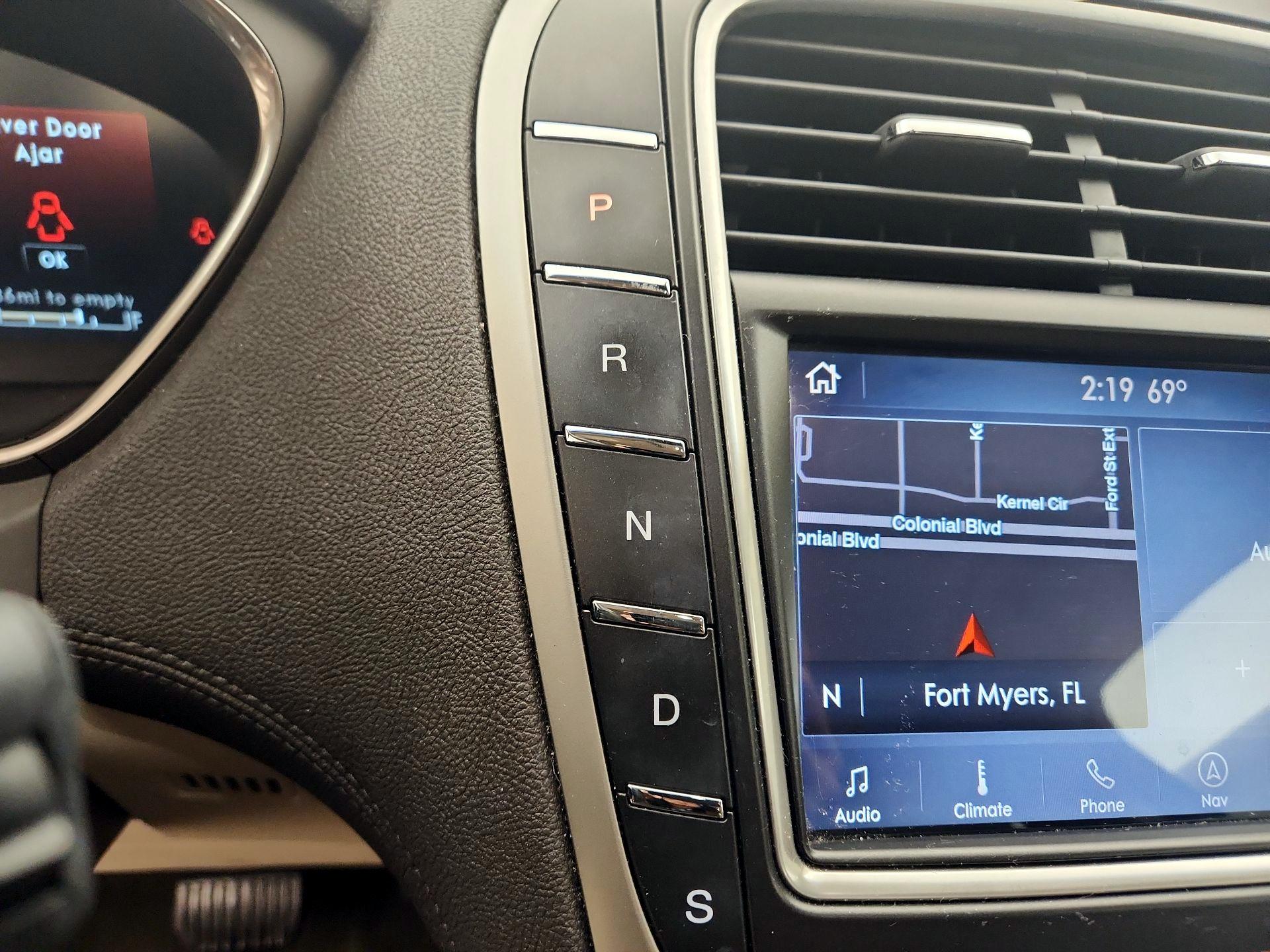 Thumbnail: 2020 Lincoln Nautilus - 18