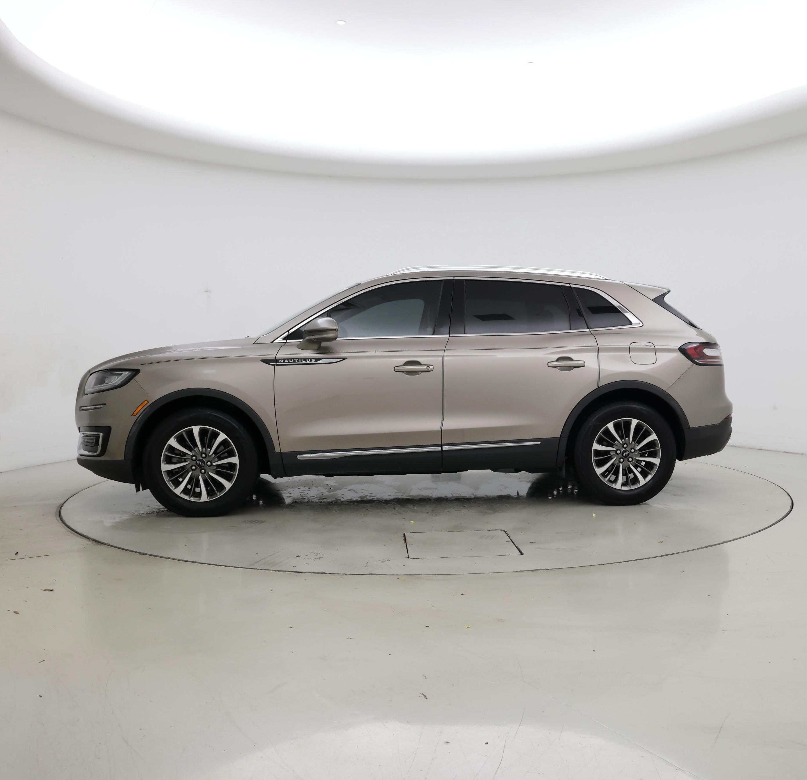 Thumbnail: 2020 Lincoln Nautilus - 3