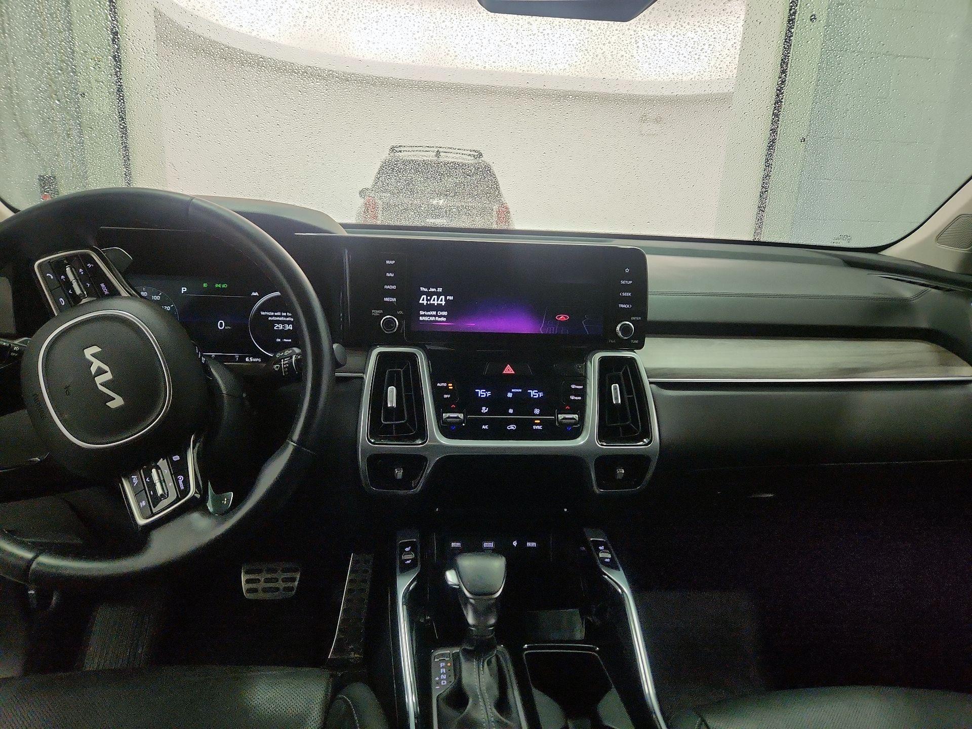 Thumbnail: 2022 Kia Sorento - 9