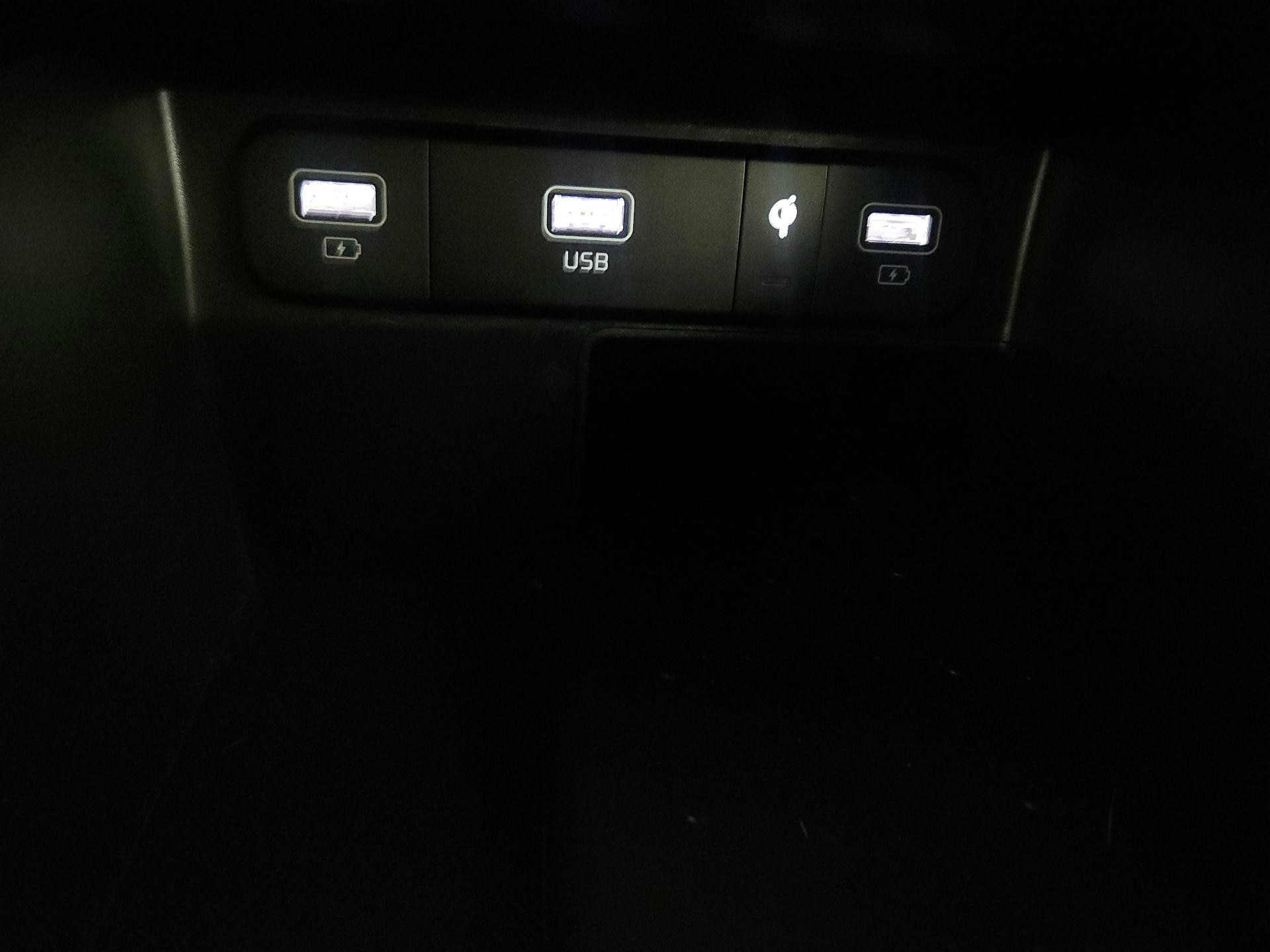 Thumbnail: 2022 Kia Sorento - 18