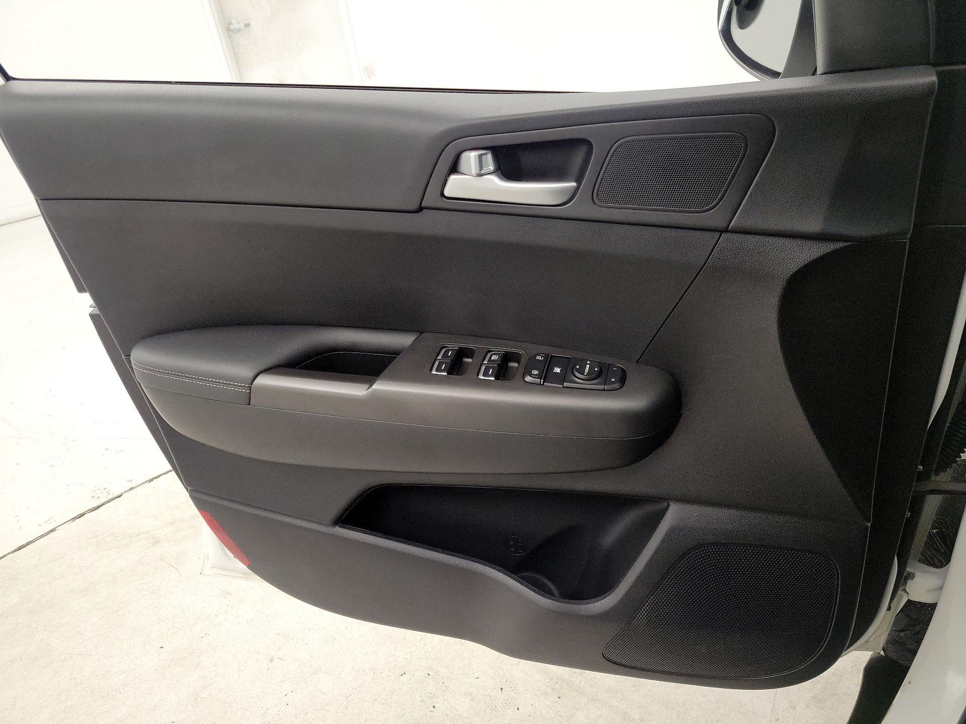 Thumbnail: 2020 Kia Sportage - 12