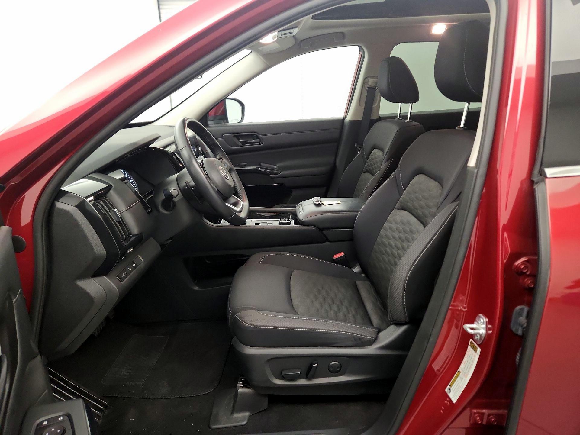 Thumbnail: 2023 Nissan Pathfinder - 9