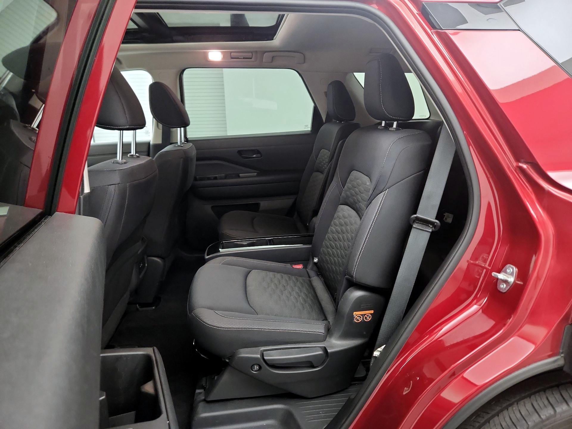 Thumbnail: 2023 Nissan Pathfinder - 18