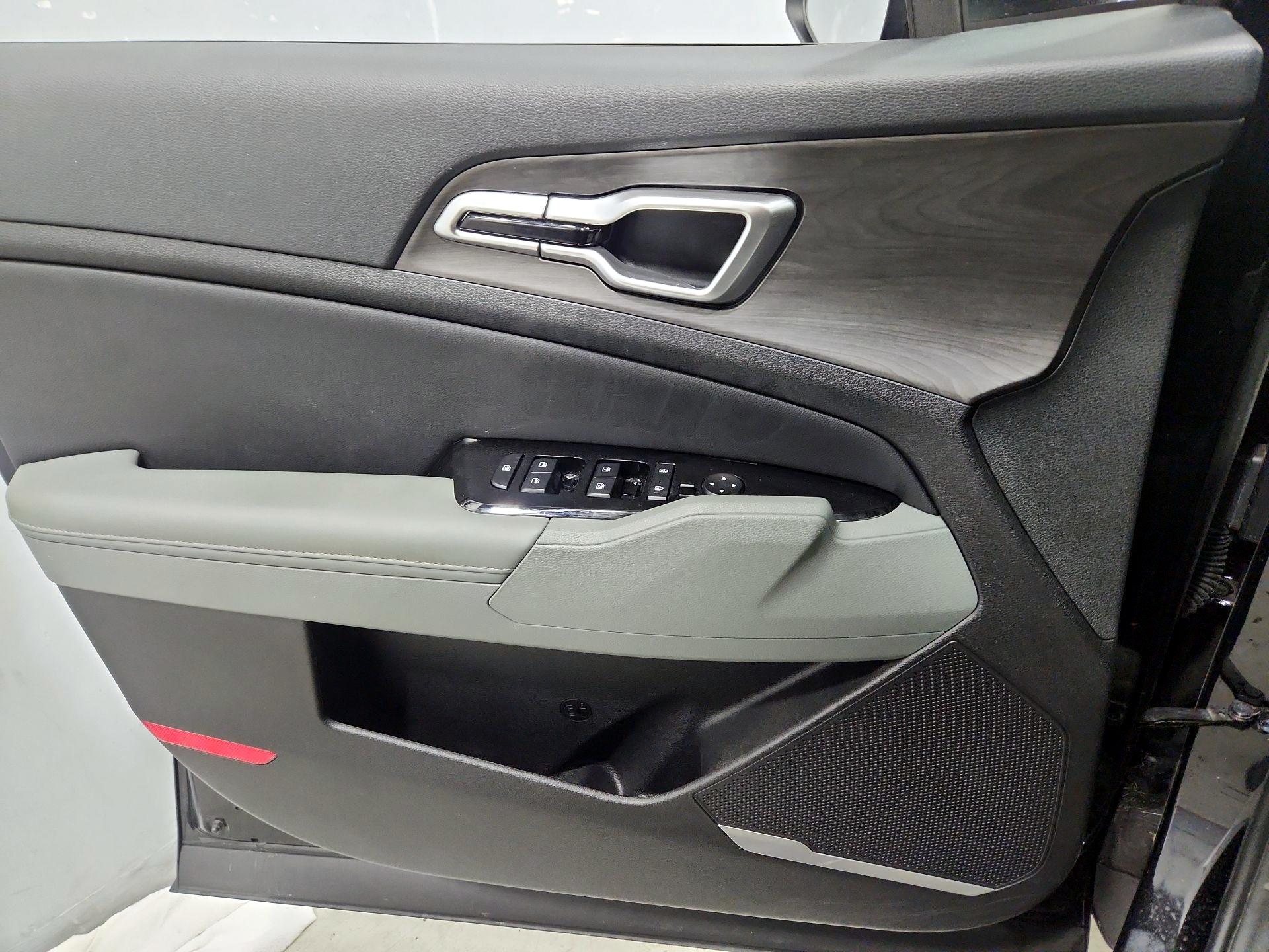 Thumbnail: 2023 Kia Sportage - 12