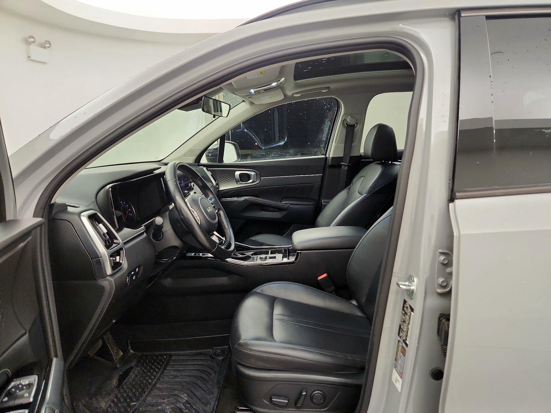 Thumbnail: 2022 Kia Sorento - 9