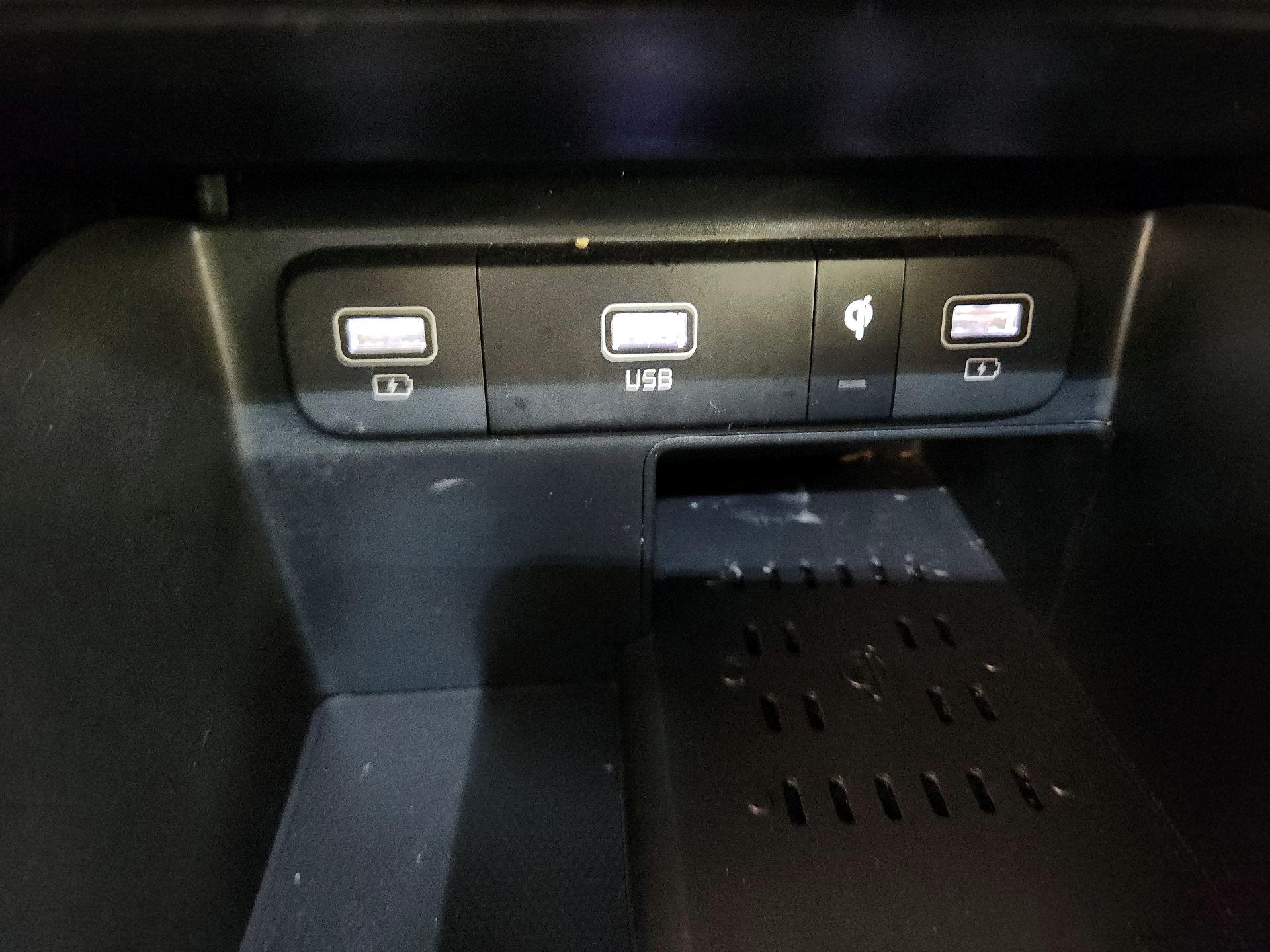 Thumbnail: 2022 Kia Sorento - 15