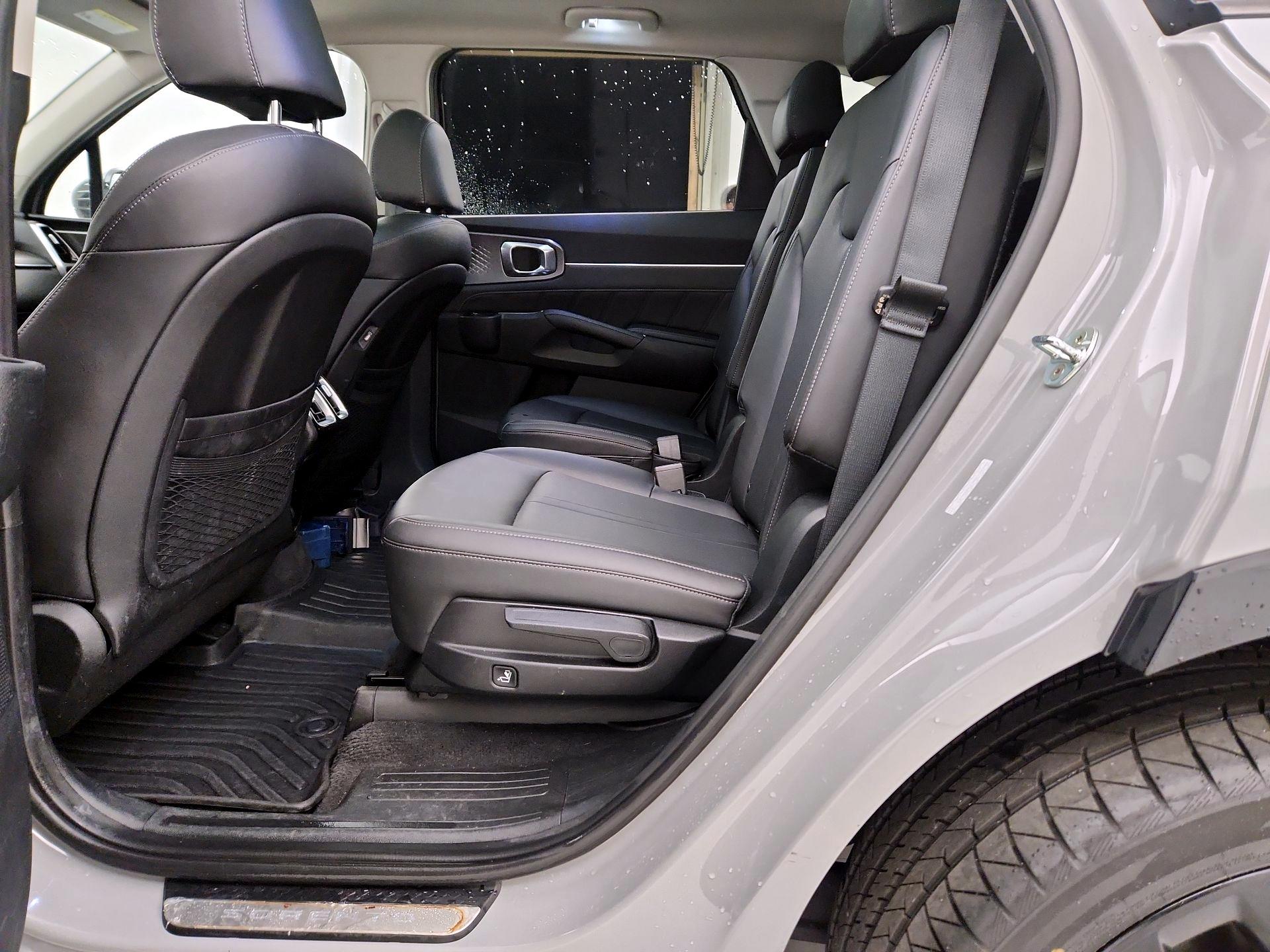 Thumbnail: 2022 Kia Sorento - 17