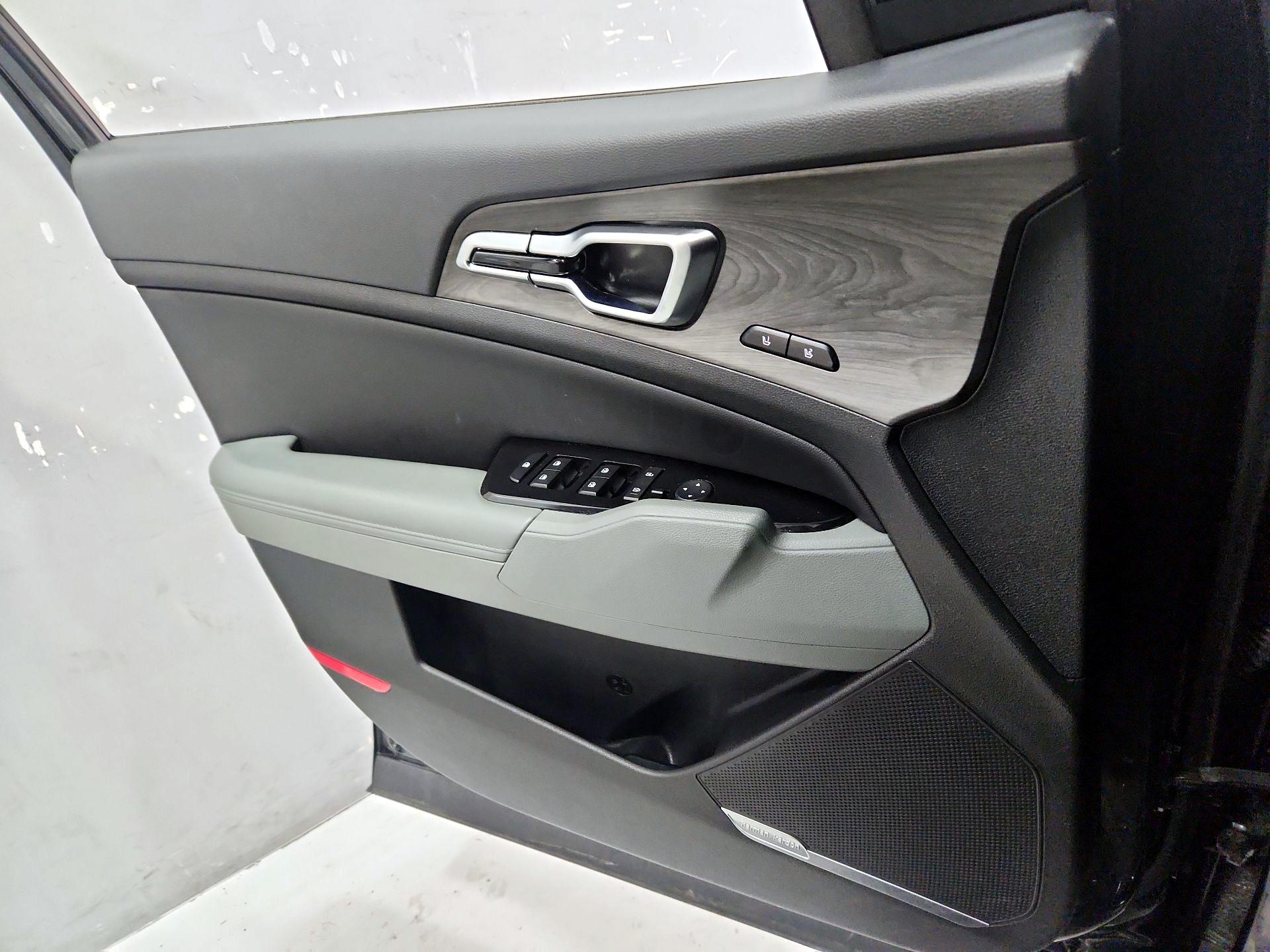 Thumbnail: 2023 Kia Sportage - 12