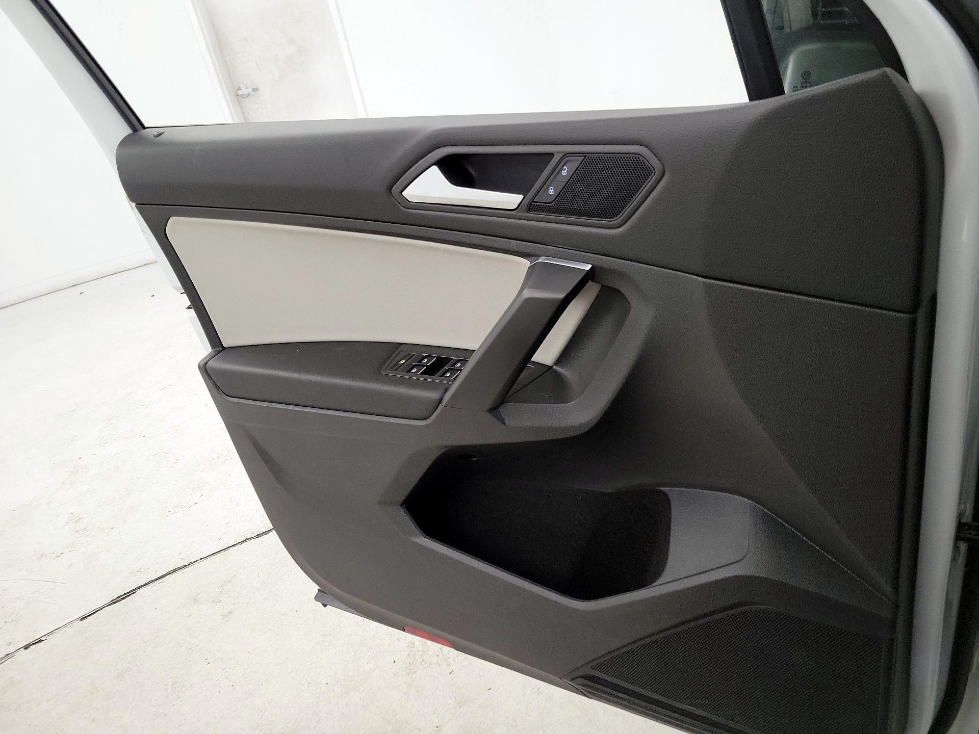 Thumbnail: 2021 Volkswagen Tiguan - 12