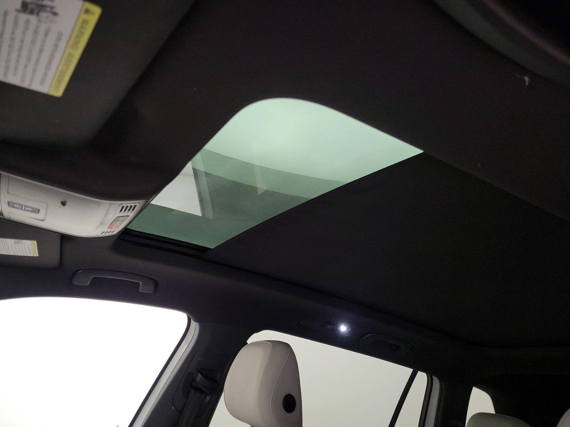 Thumbnail: 2021 Volkswagen Tiguan - 19