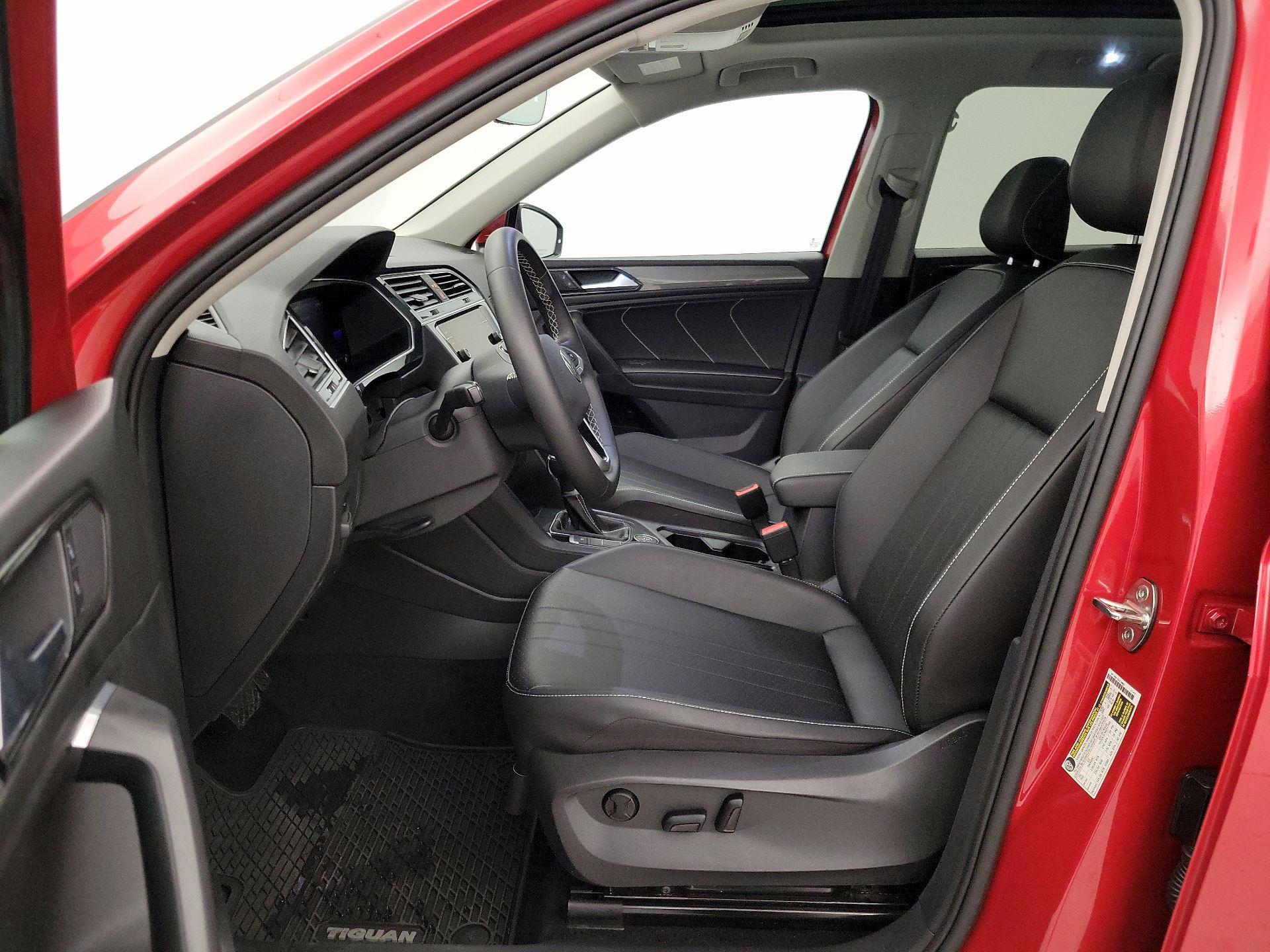 Thumbnail: 2023 Volkswagen Tiguan - 11