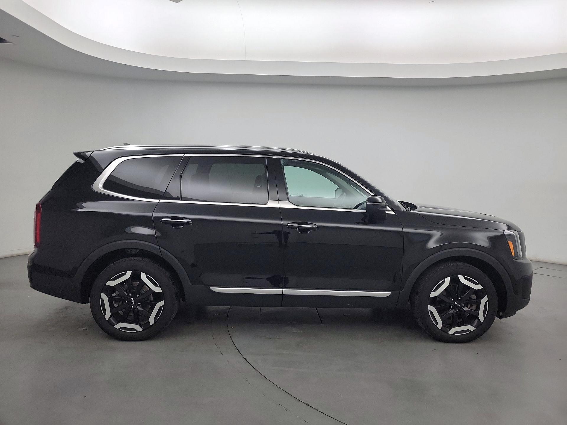 Thumbnail: 2023 Kia Telluride - 4