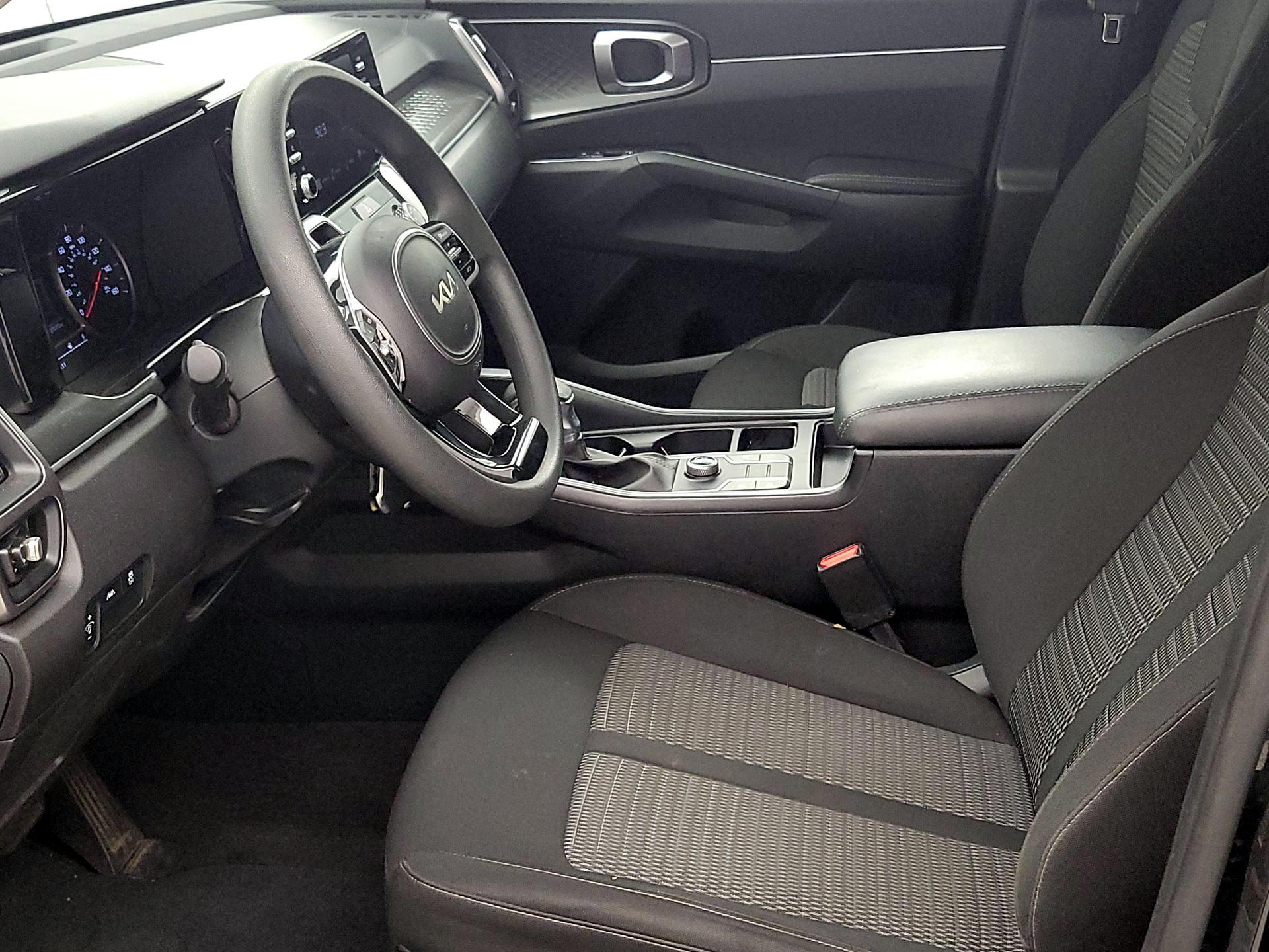 Thumbnail: 2023 Kia Sorento - 11