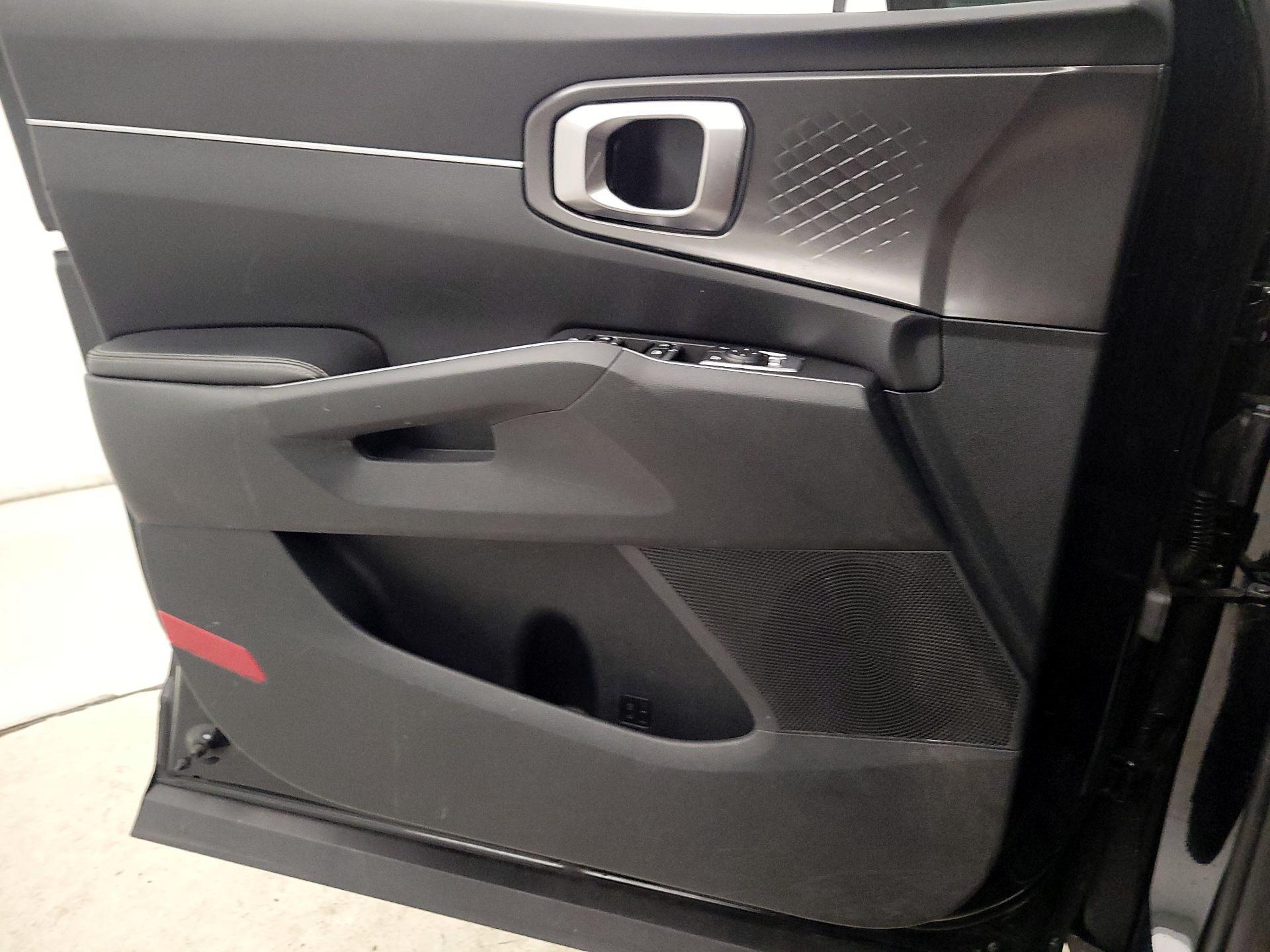 Thumbnail: 2023 Kia Sorento - 12