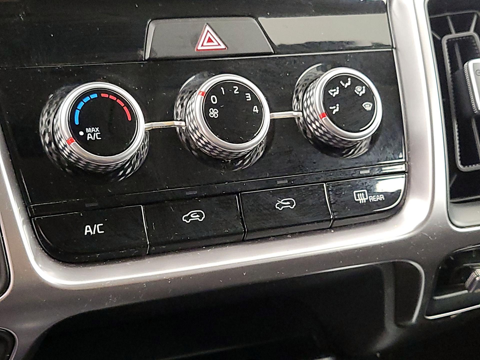 Thumbnail: 2023 Kia Sorento - 16