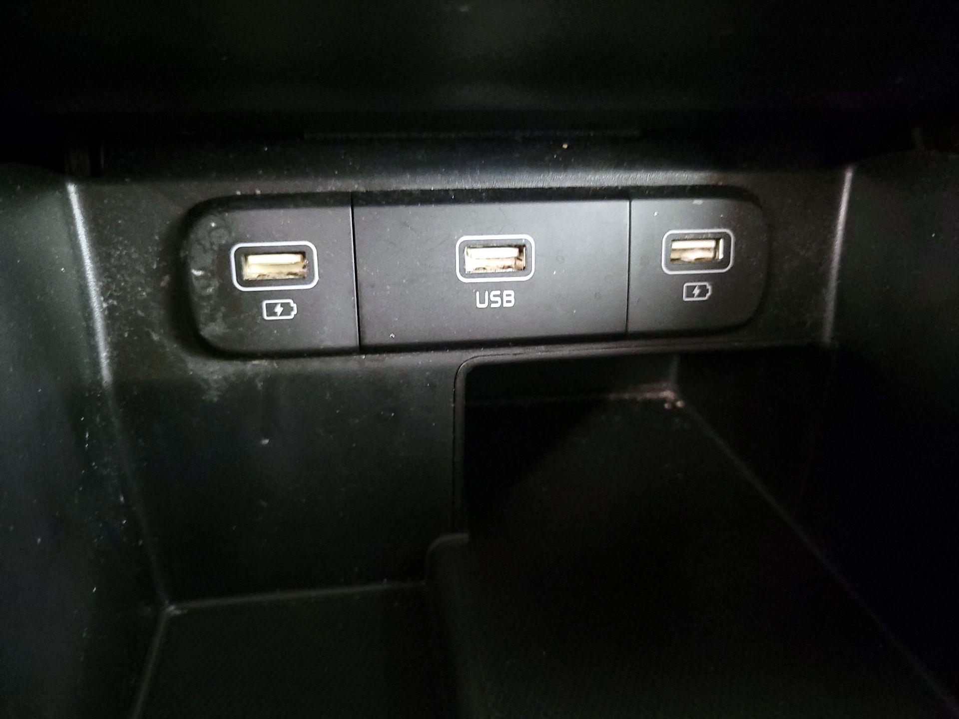 Thumbnail: 2023 Kia Sorento - 18