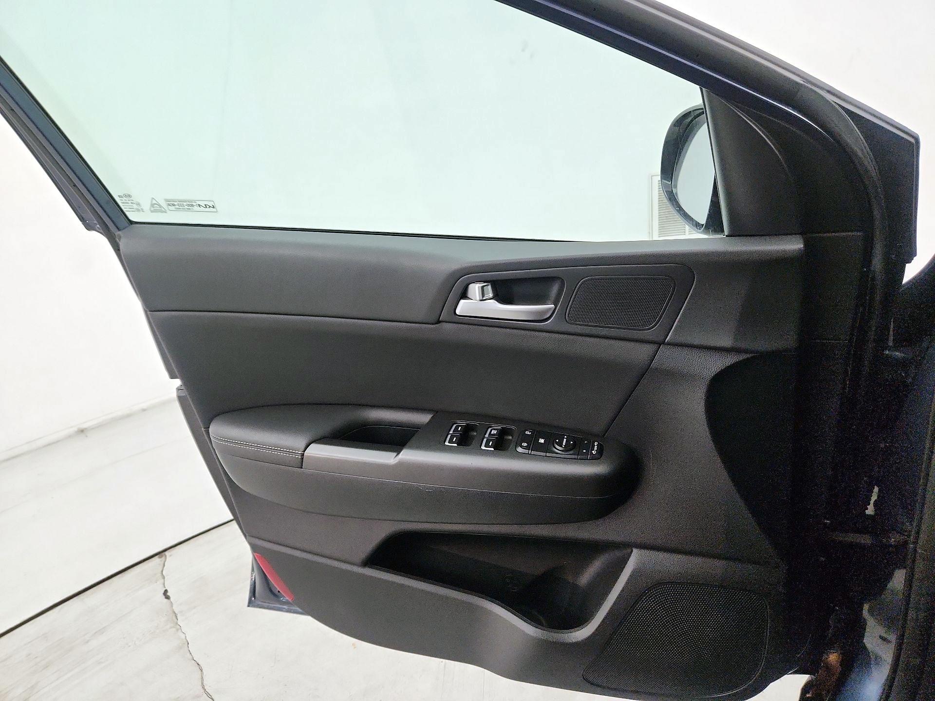 Thumbnail: 2022 Kia Sportage - 10