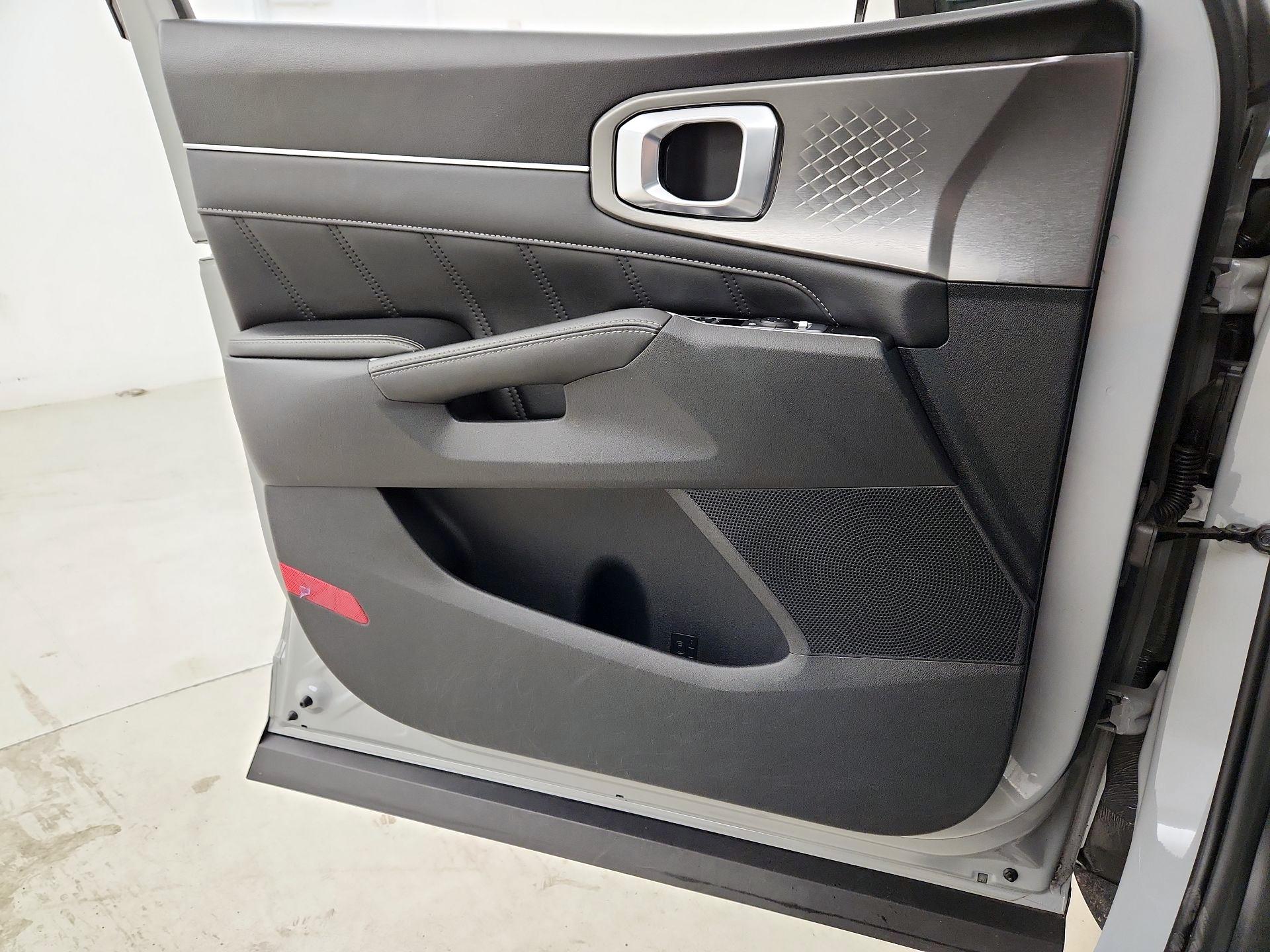 Thumbnail: 2022 Kia Sorento - 12