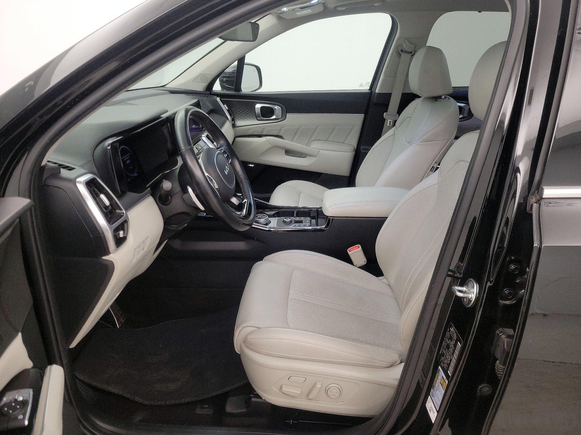 Thumbnail: 2023 Kia Sorento - 11