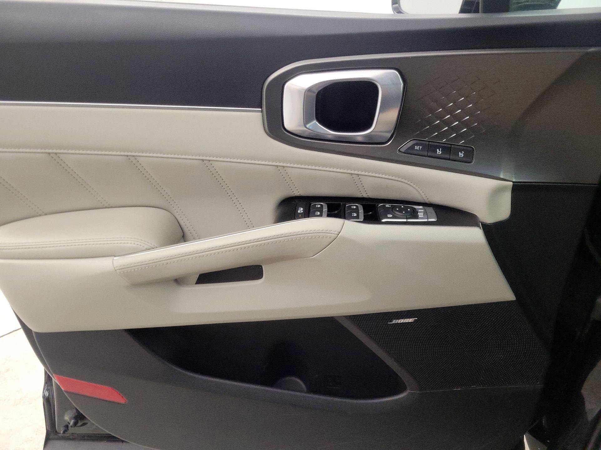 Thumbnail: 2023 Kia Sorento - 12