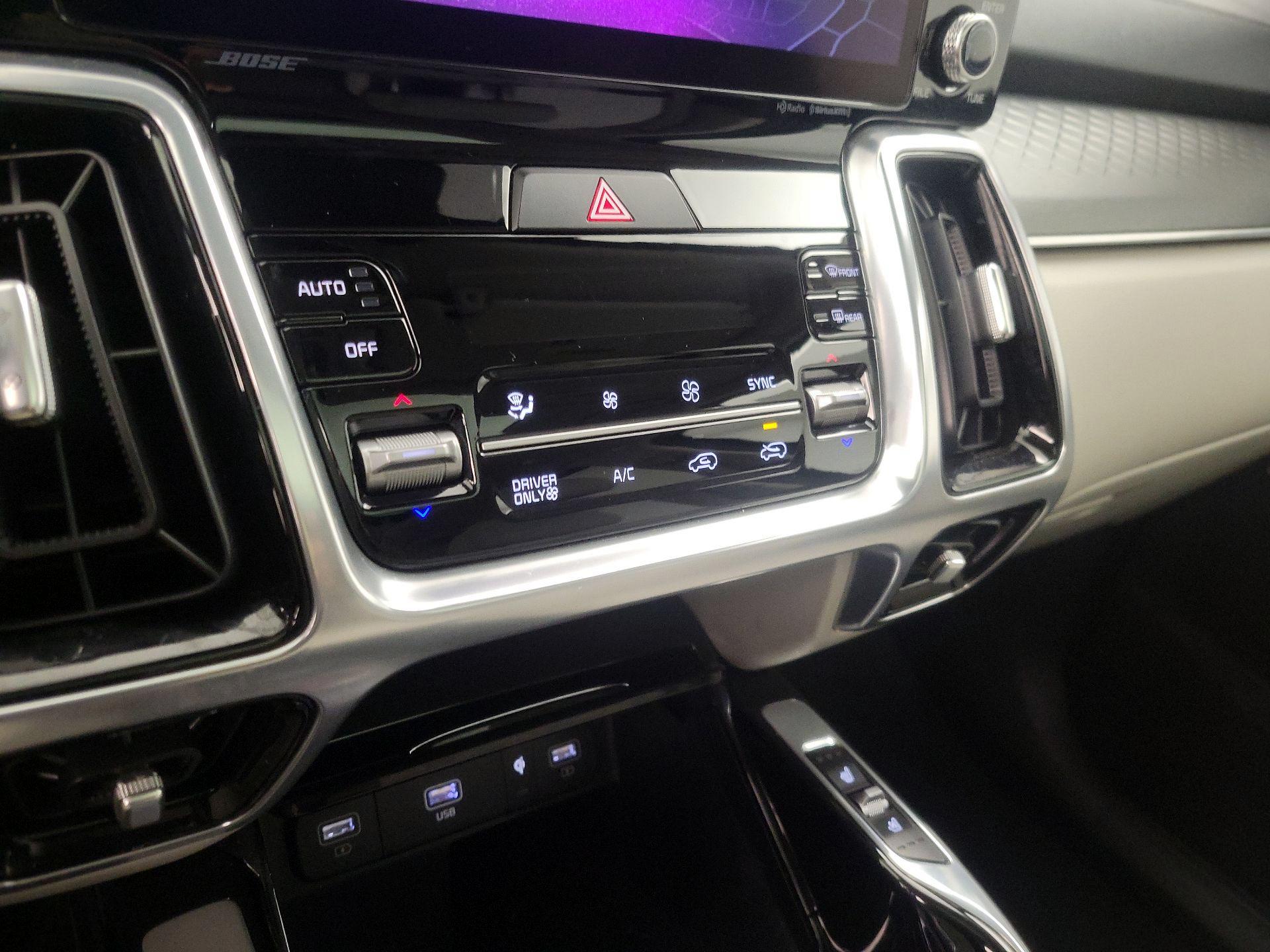 Thumbnail: 2023 Kia Sorento - 16