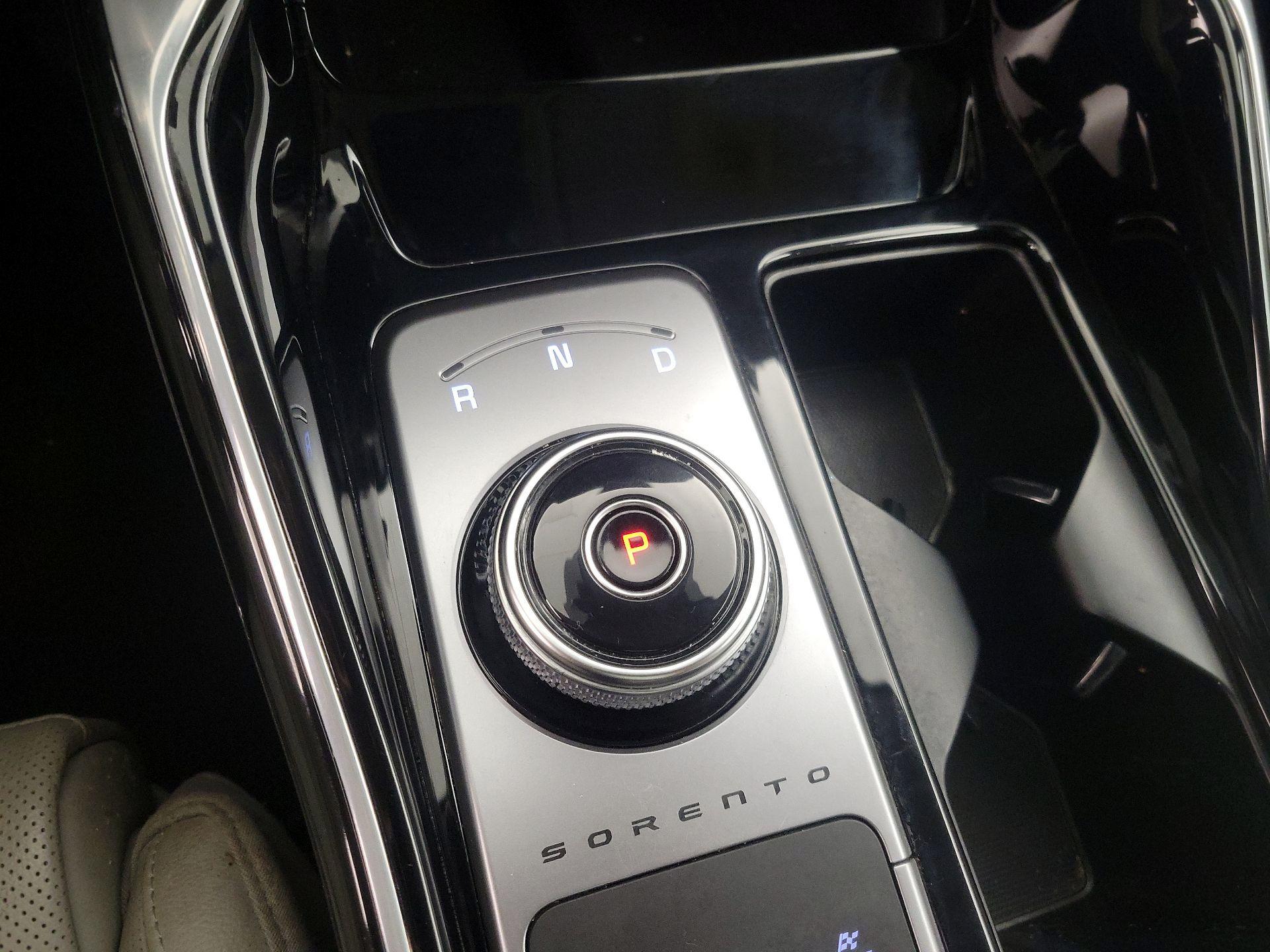 Thumbnail: 2023 Kia Sorento - 17