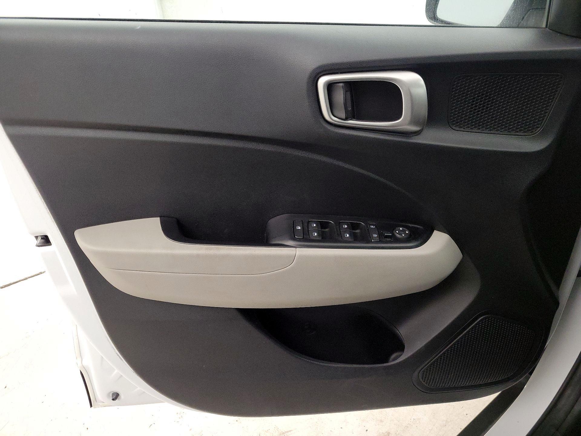 Thumbnail: 2023 Hyundai Venue - 12