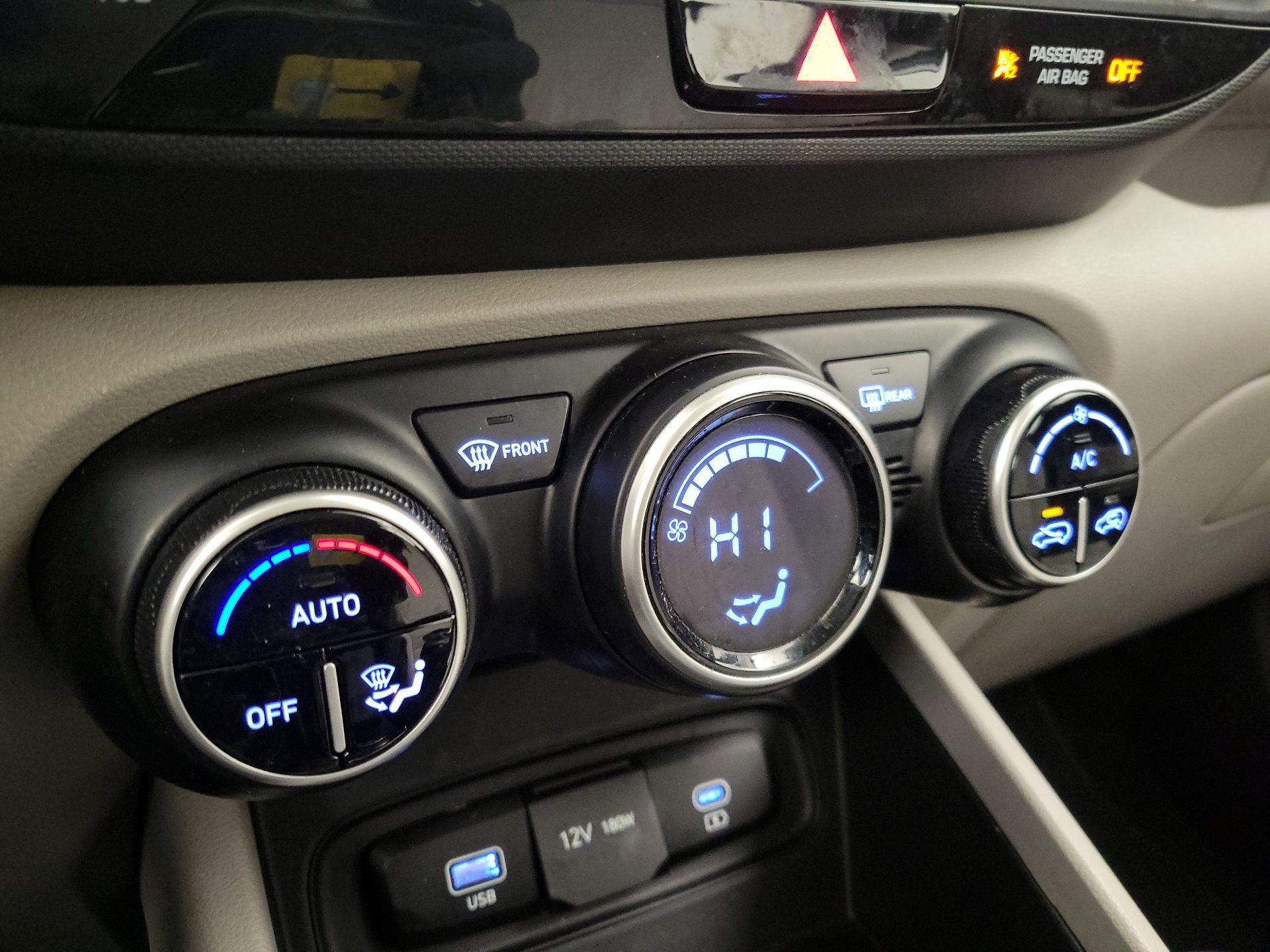 Thumbnail: 2023 Hyundai Venue - 16